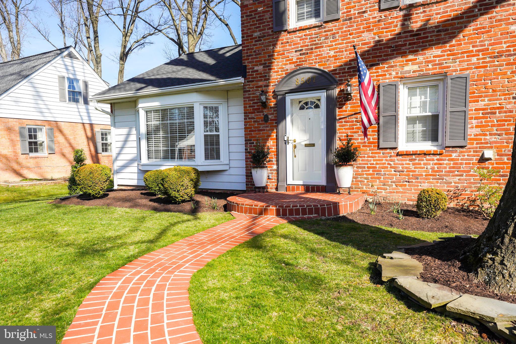 RIVERSIDE GARDENS - Residential