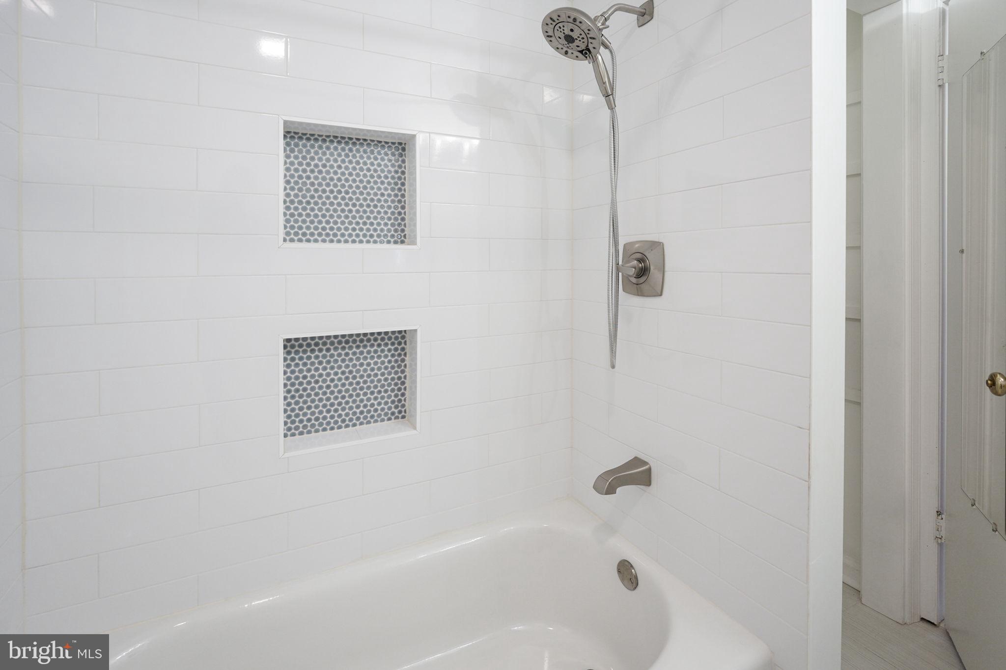 RIVERSIDE GARDENS - Residential