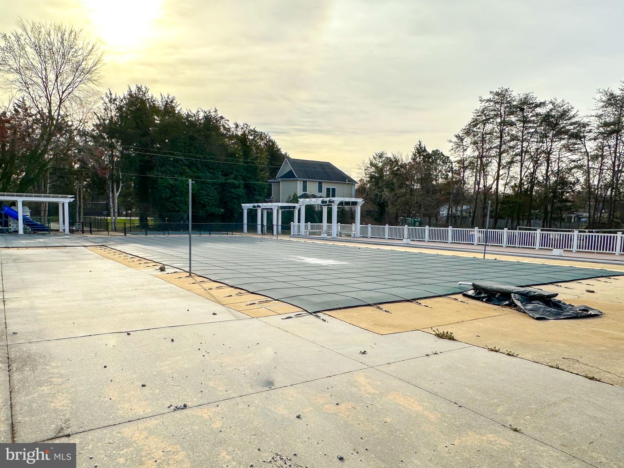 RIVERSIDE GARDENS - Residential