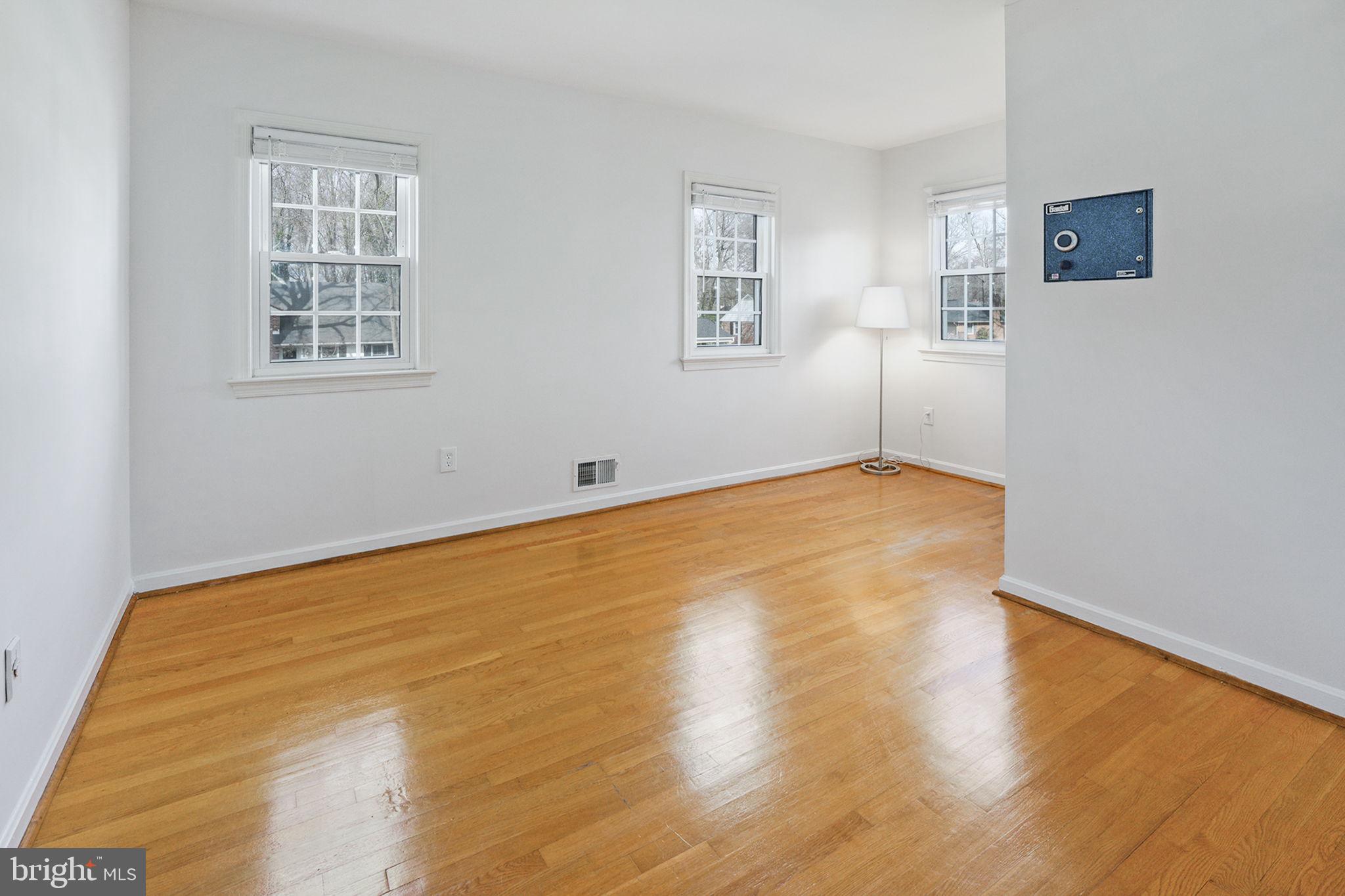 RIVERSIDE GARDENS - Residential