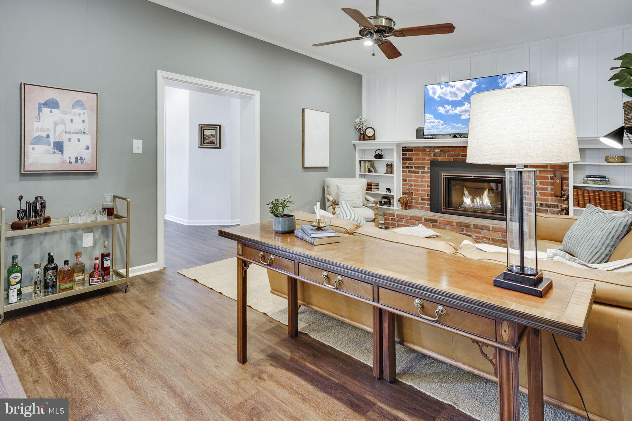 RIVERSIDE GARDENS - Residential