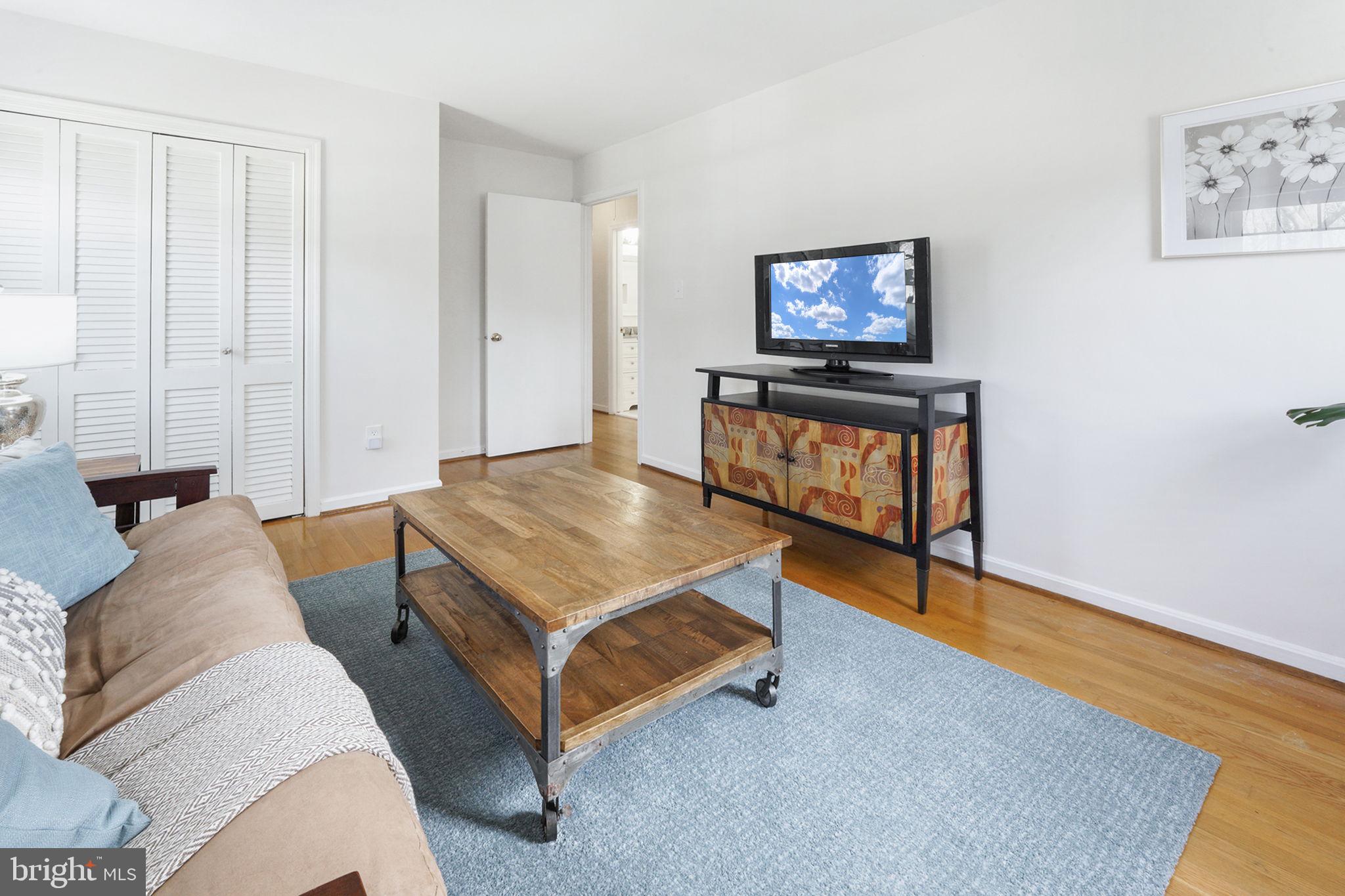 RIVERSIDE GARDENS - Residential