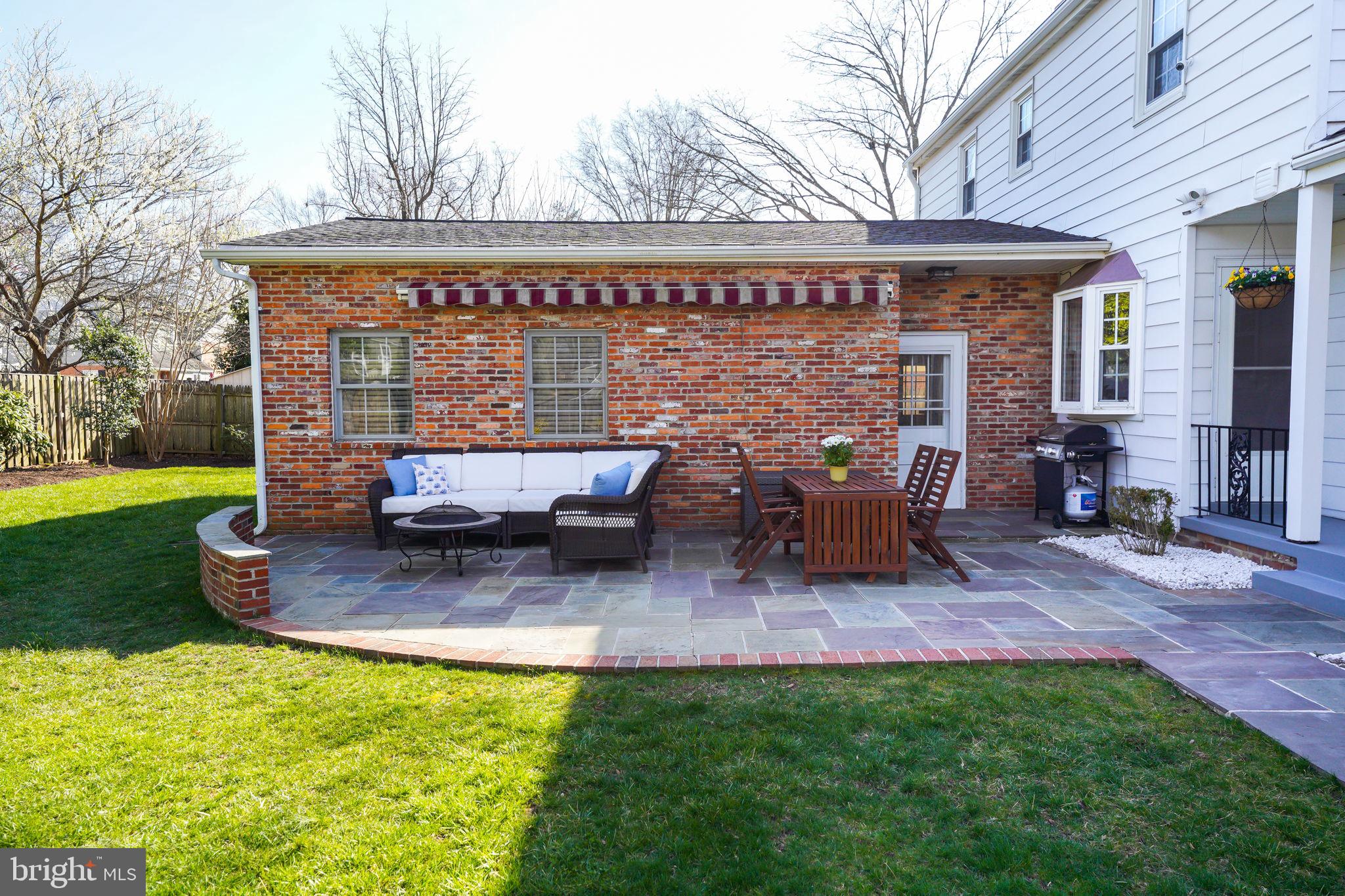 RIVERSIDE GARDENS - Residential