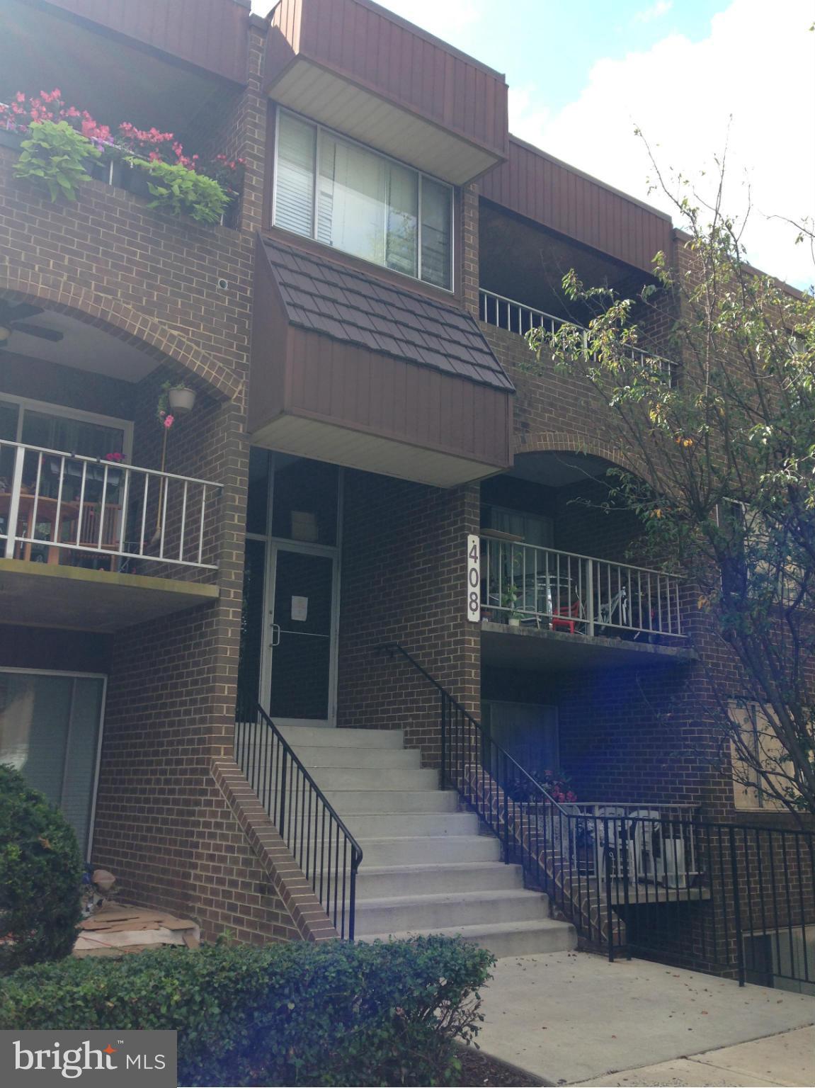 2 Bedrooms, 2 Bathrooms and 1 DEN. Property needs work.