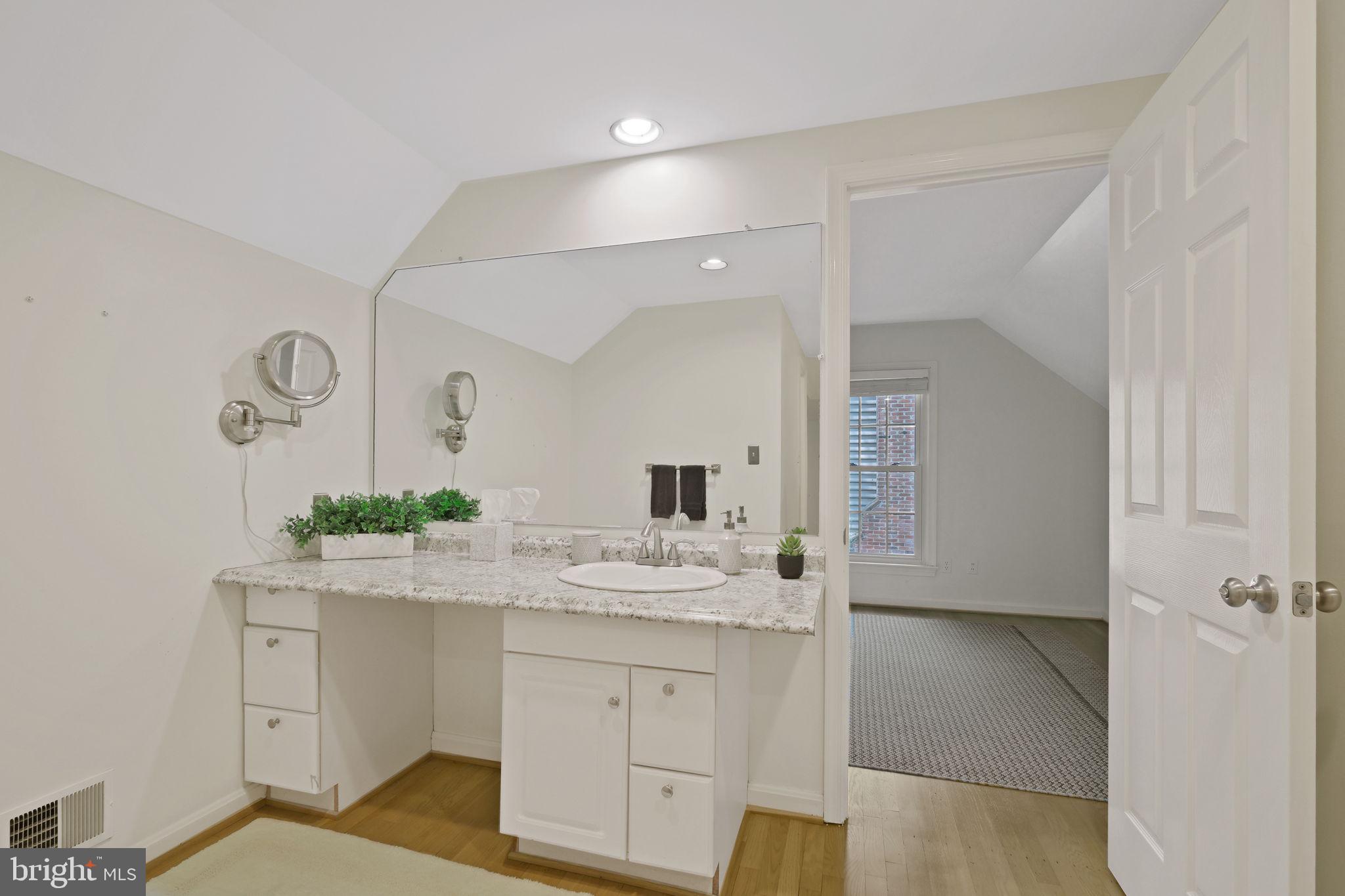 OLD FARM - Residential