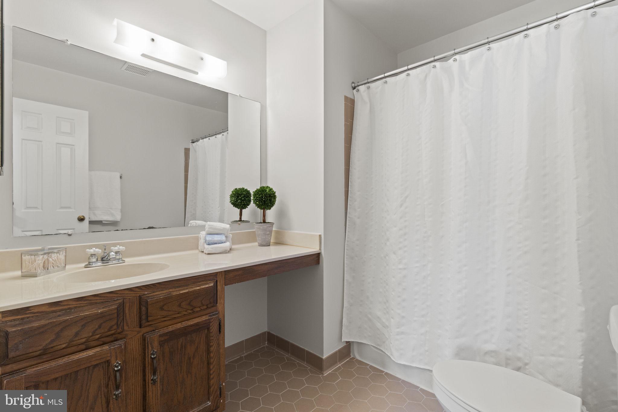 SANDY SPRING VILLAGE - Residential