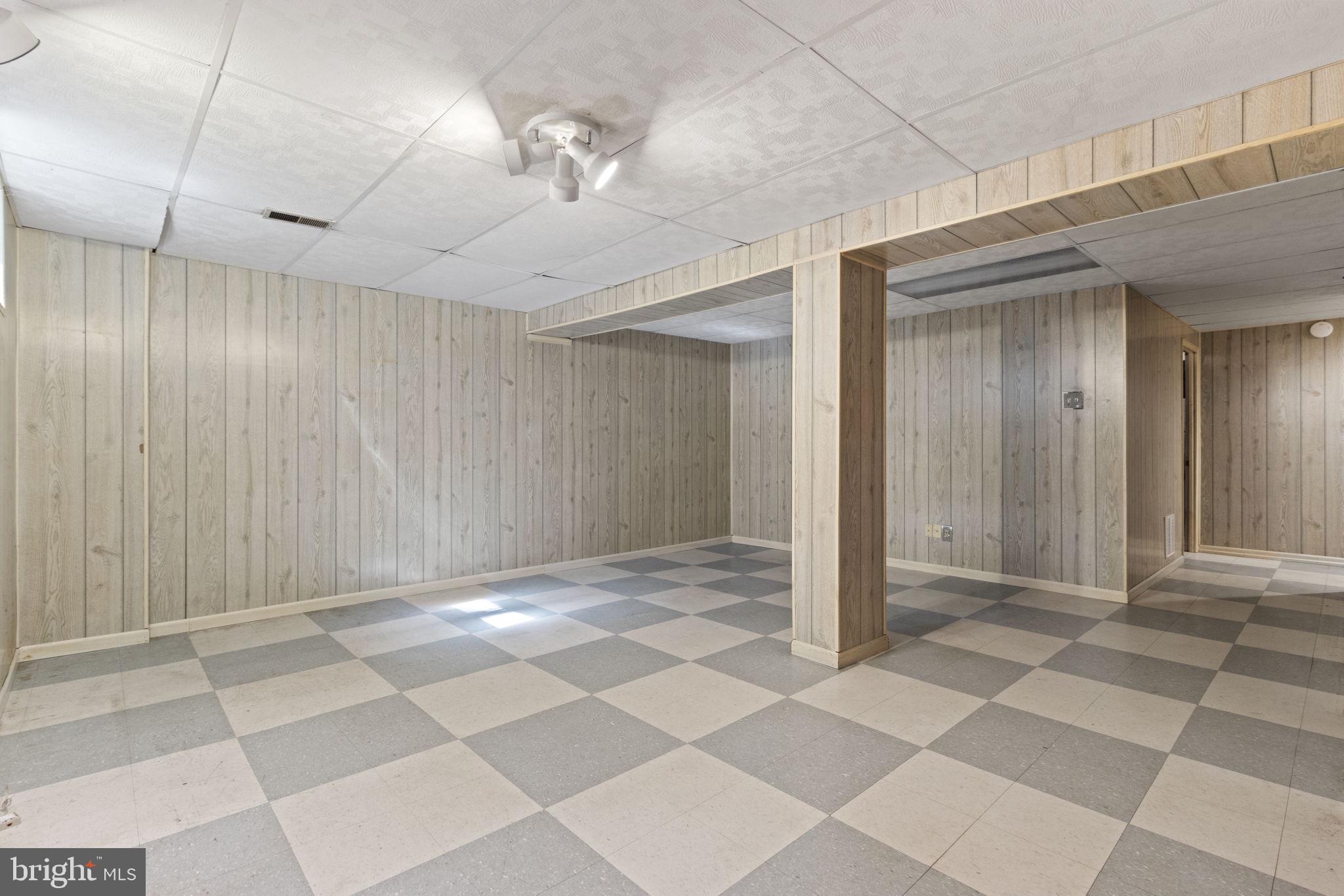 SANDY SPRING VILLAGE - Residential