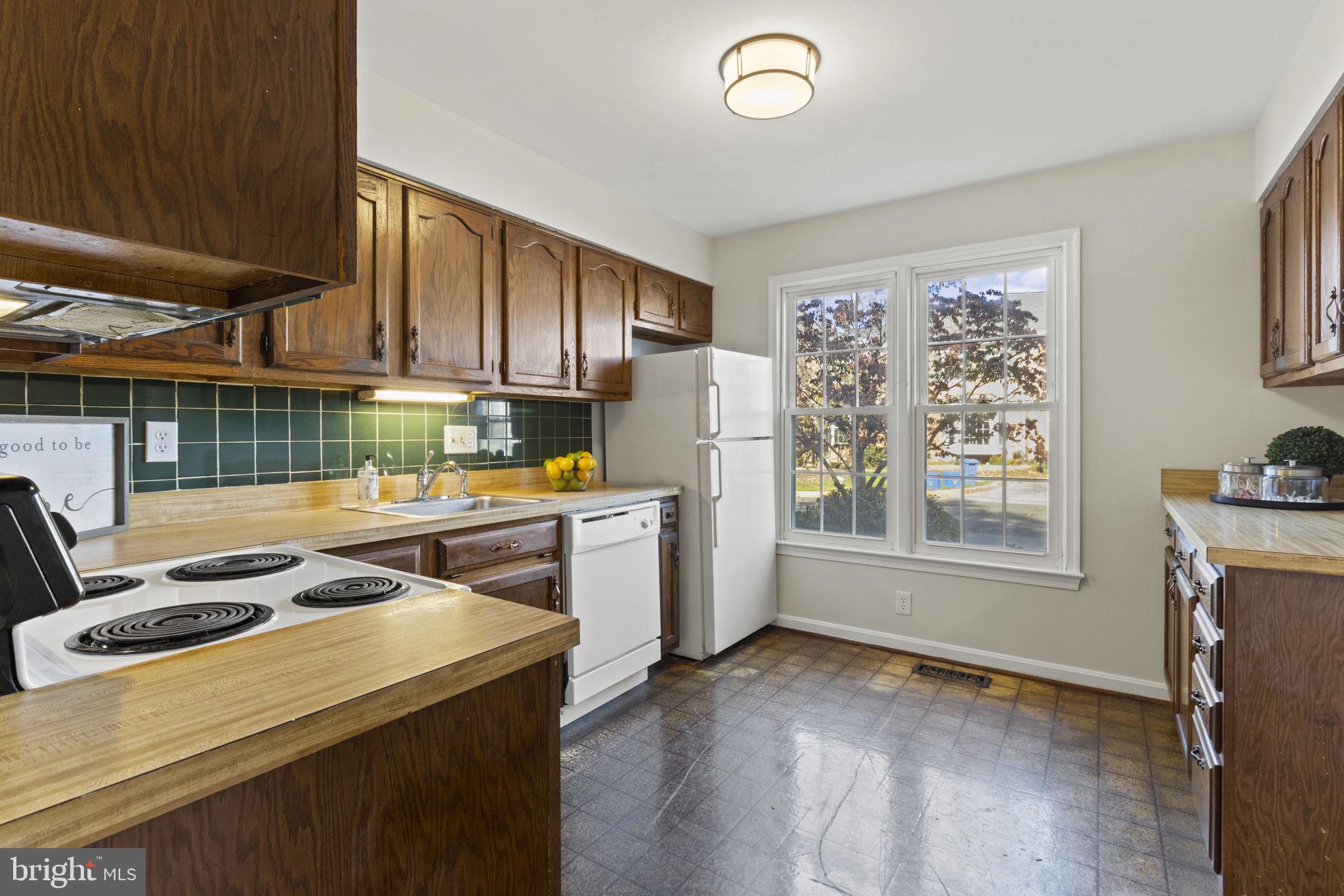 SANDY SPRING VILLAGE - Residential