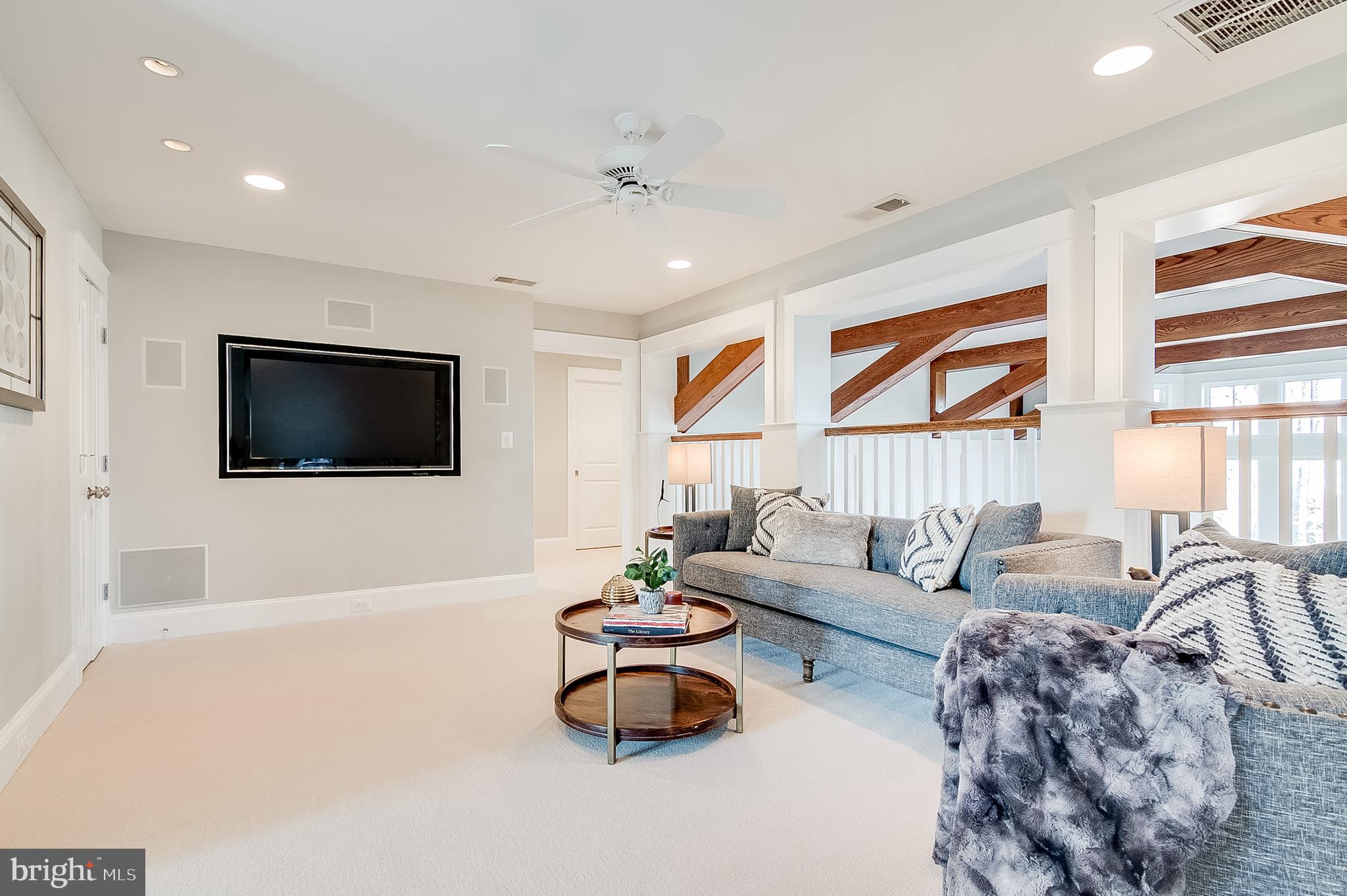 COUNTRY CLUB HILLS - Residential