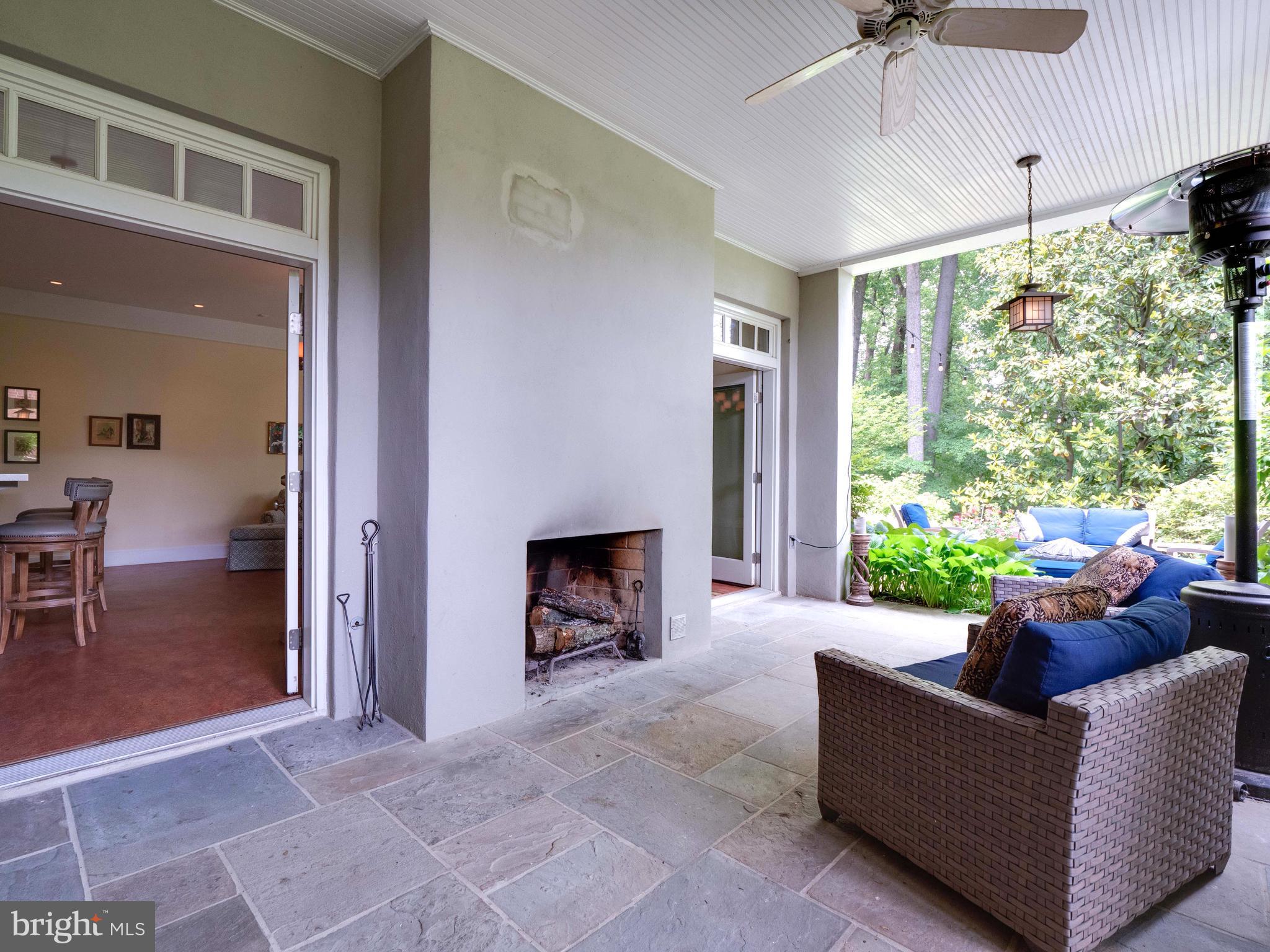 COUNTRY CLUB HILLS - Residential