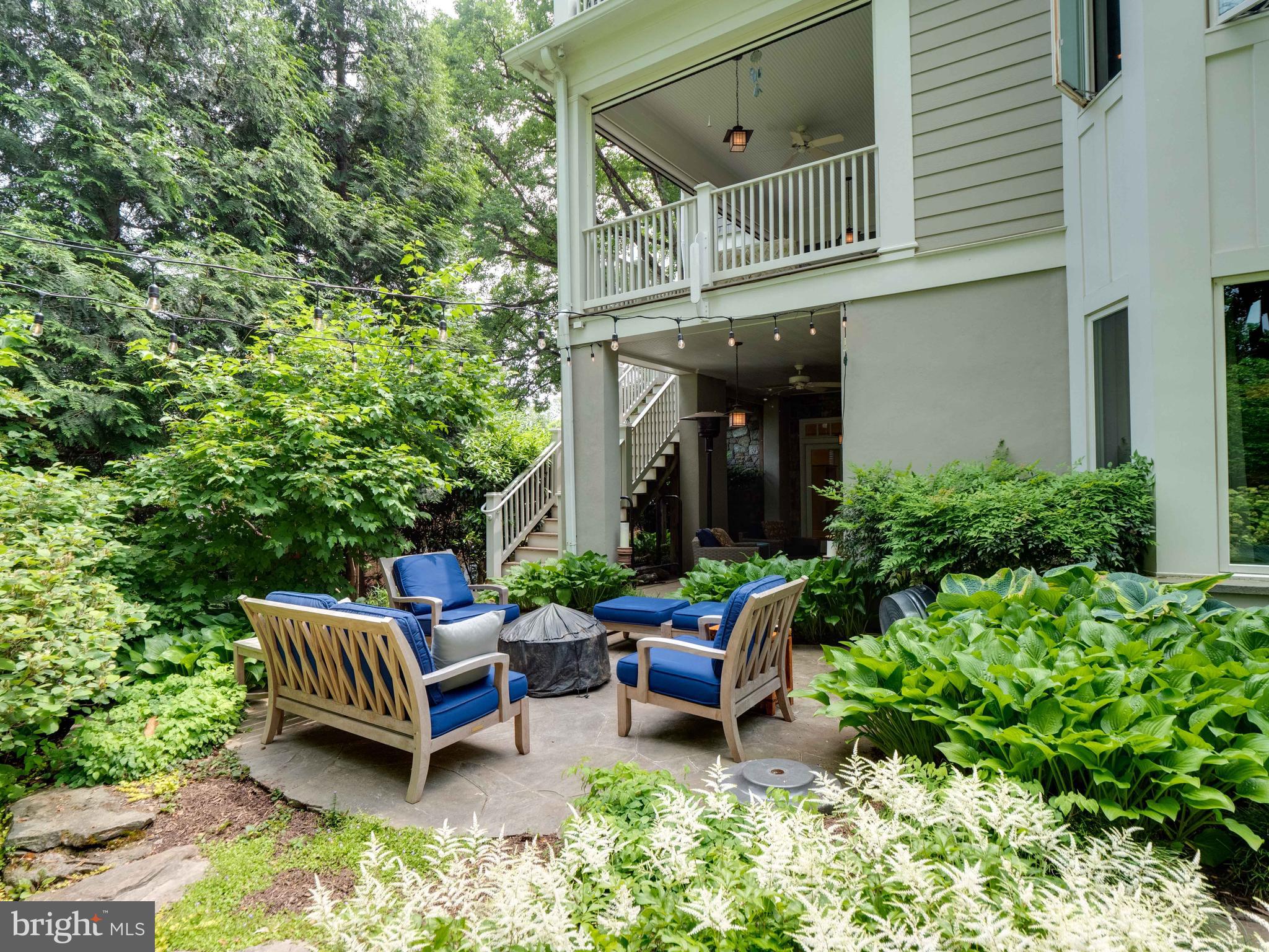 COUNTRY CLUB HILLS - Residential