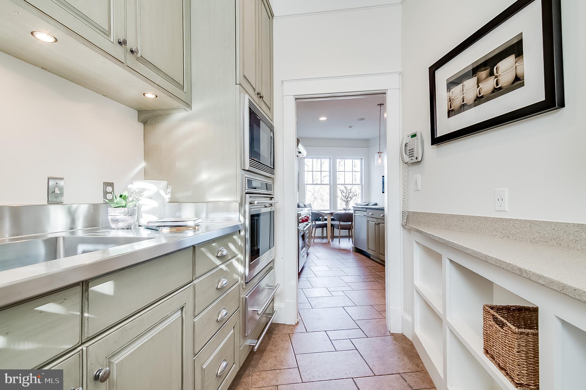 COUNTRY CLUB HILLS - Residential