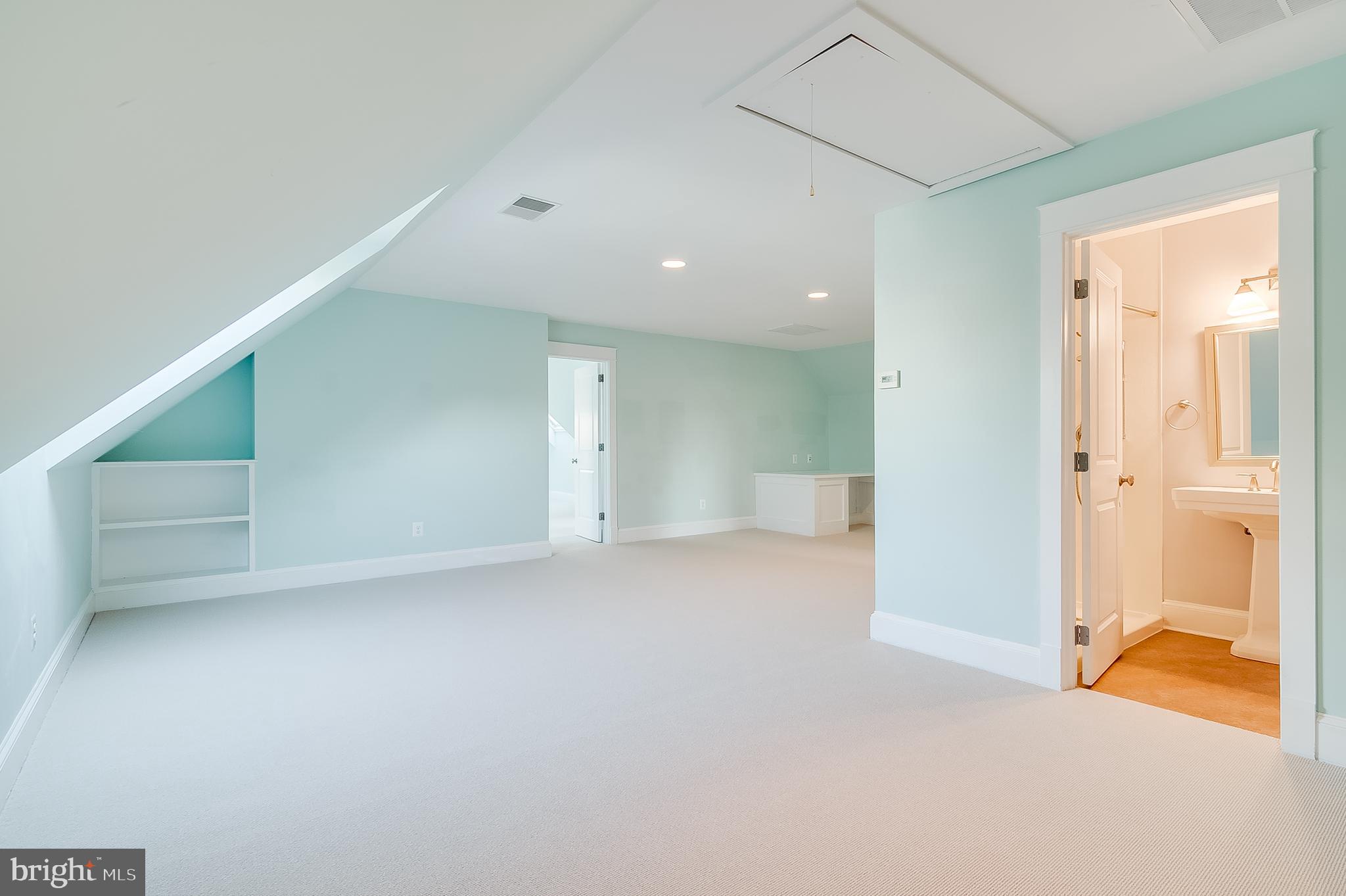 COUNTRY CLUB HILLS - Residential