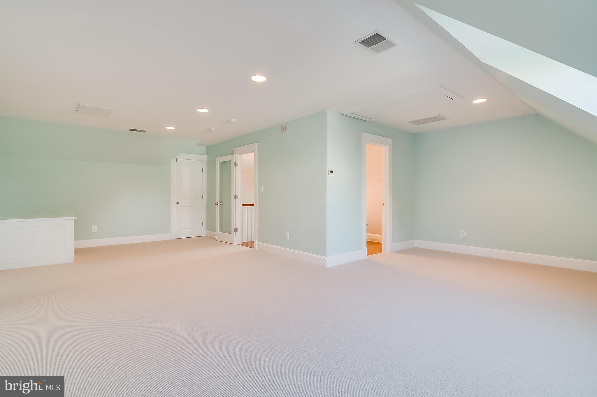 COUNTRY CLUB HILLS - Residential