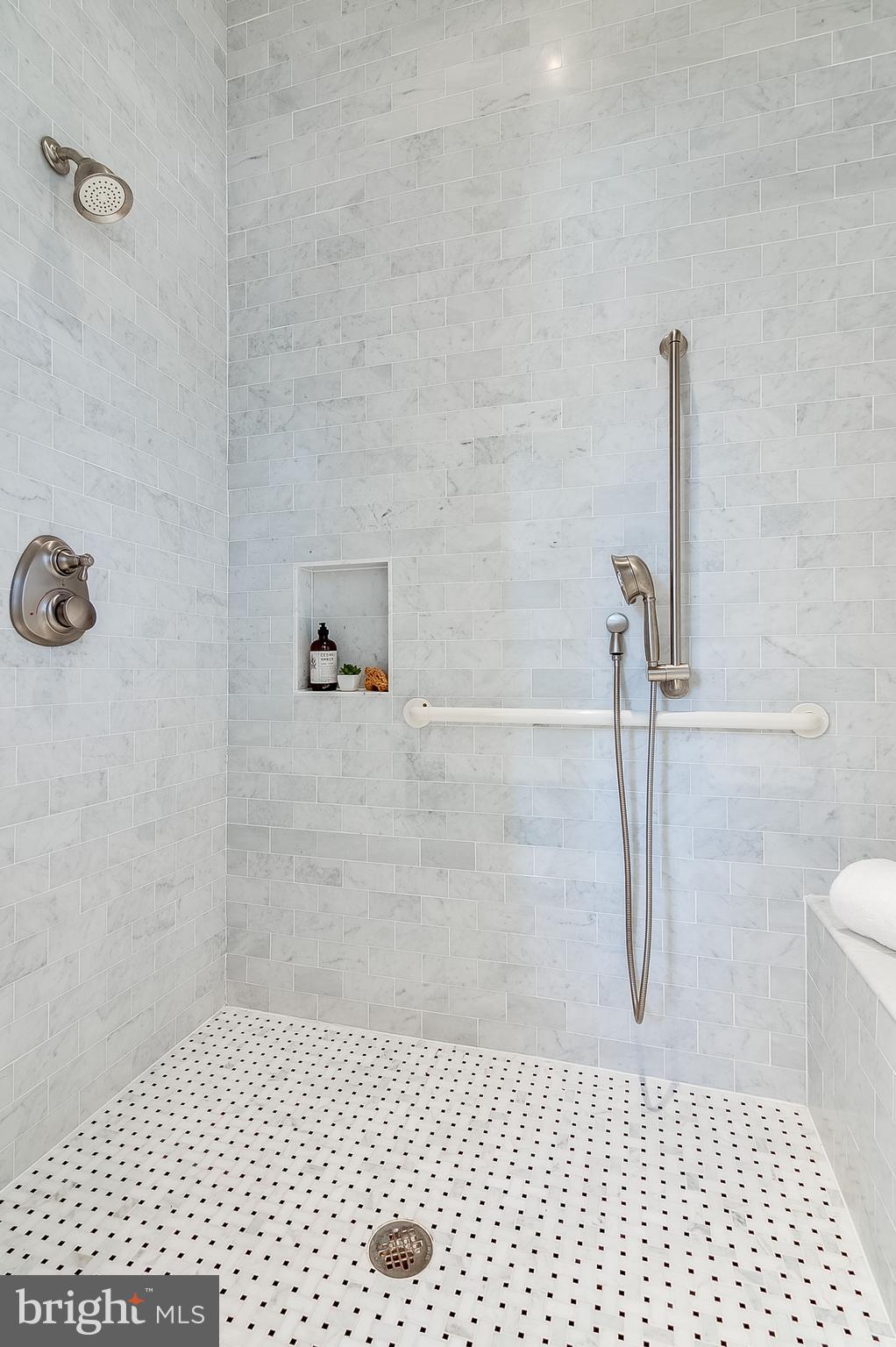 COUNTRY CLUB HILLS - Residential