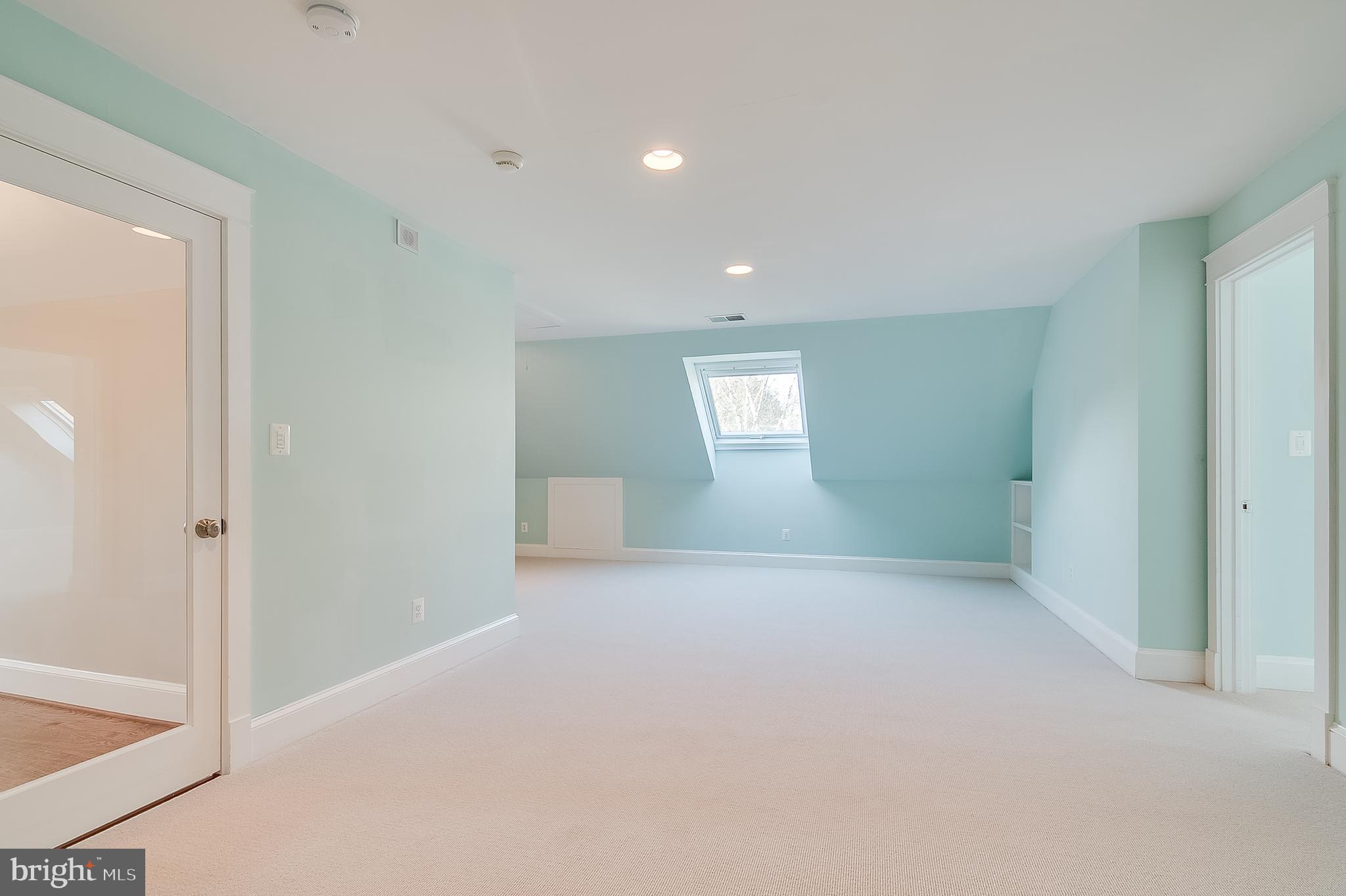 COUNTRY CLUB HILLS - Residential