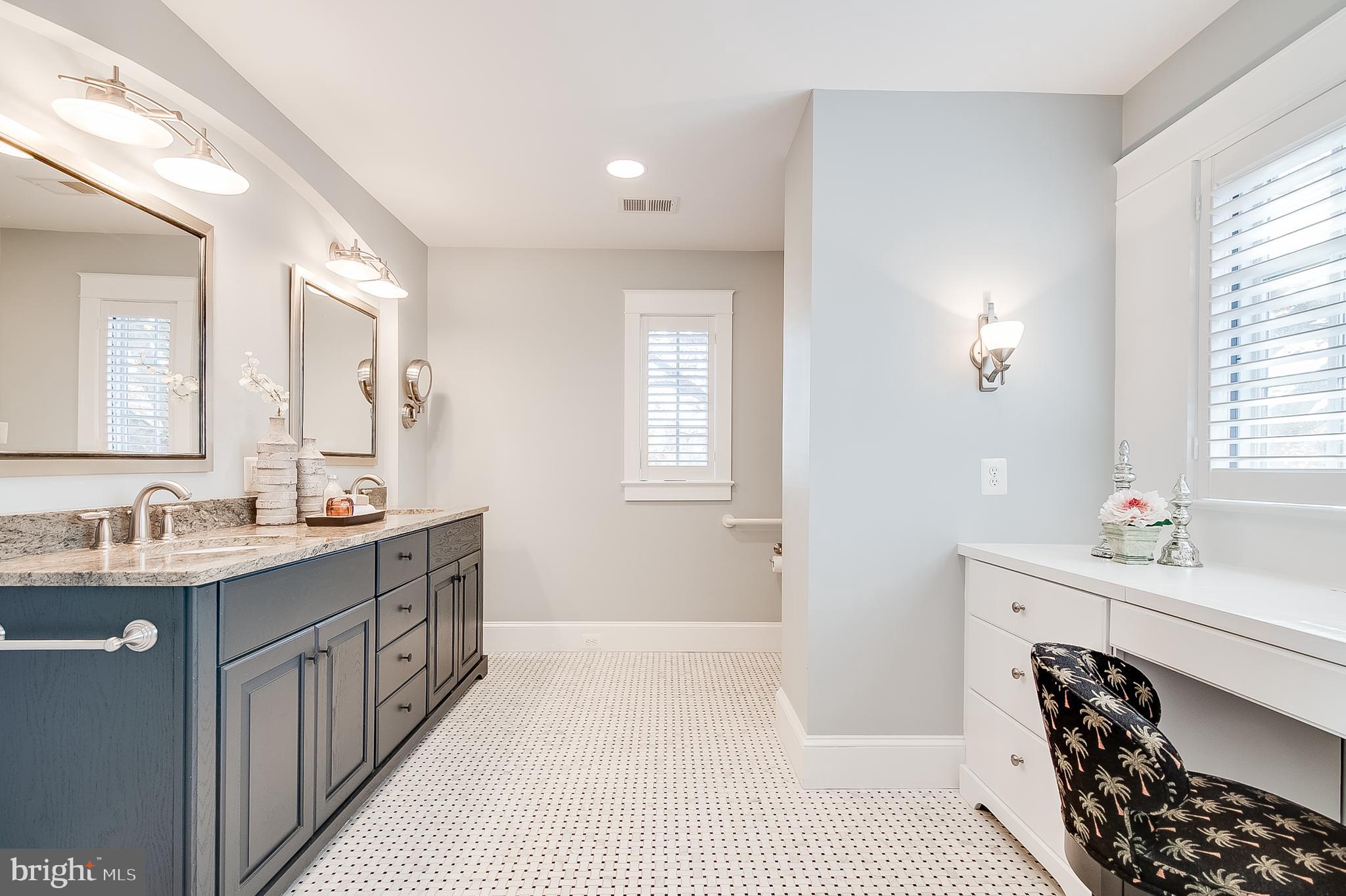 COUNTRY CLUB HILLS - Residential