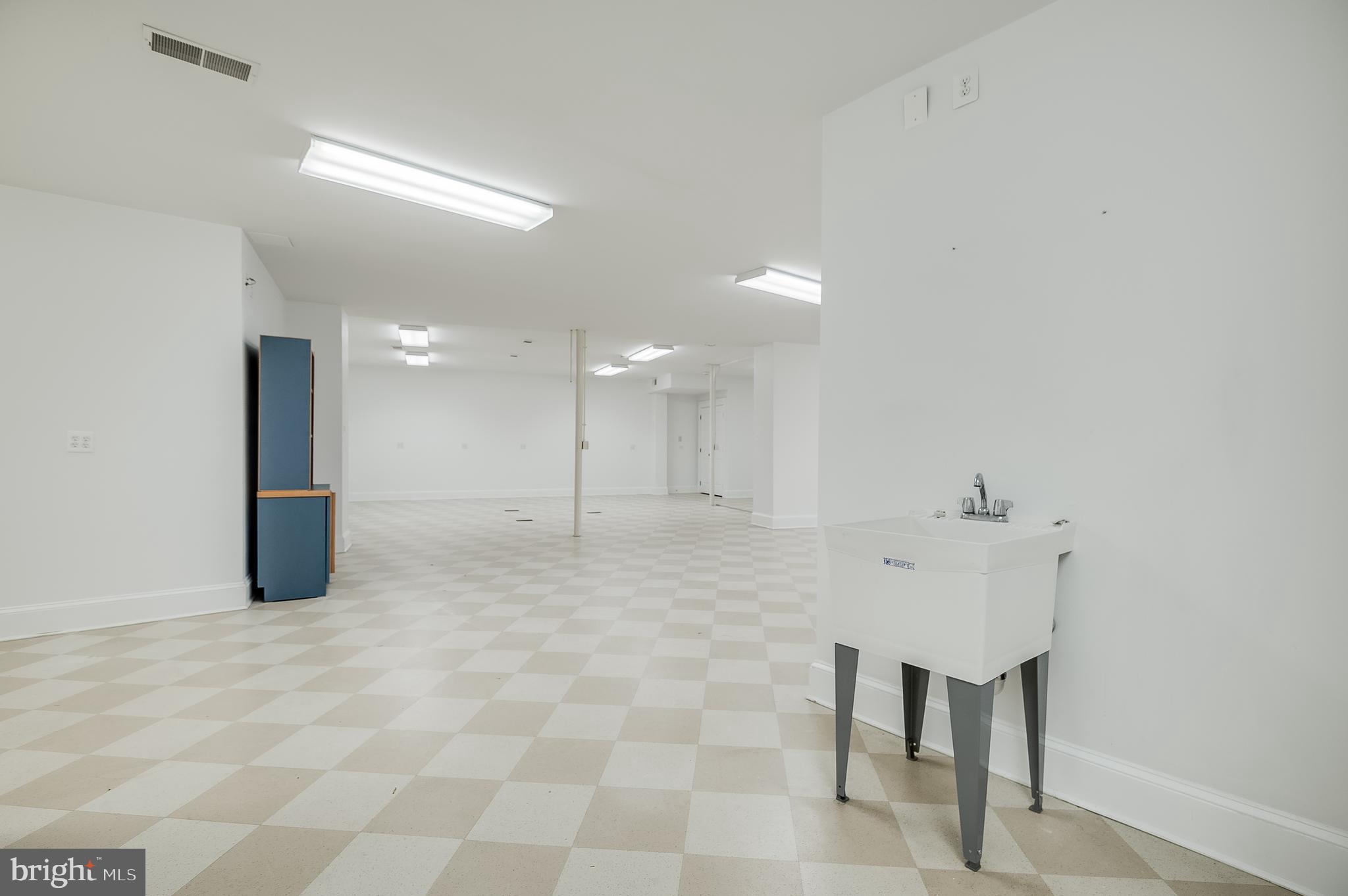 COUNTRY CLUB HILLS - Residential