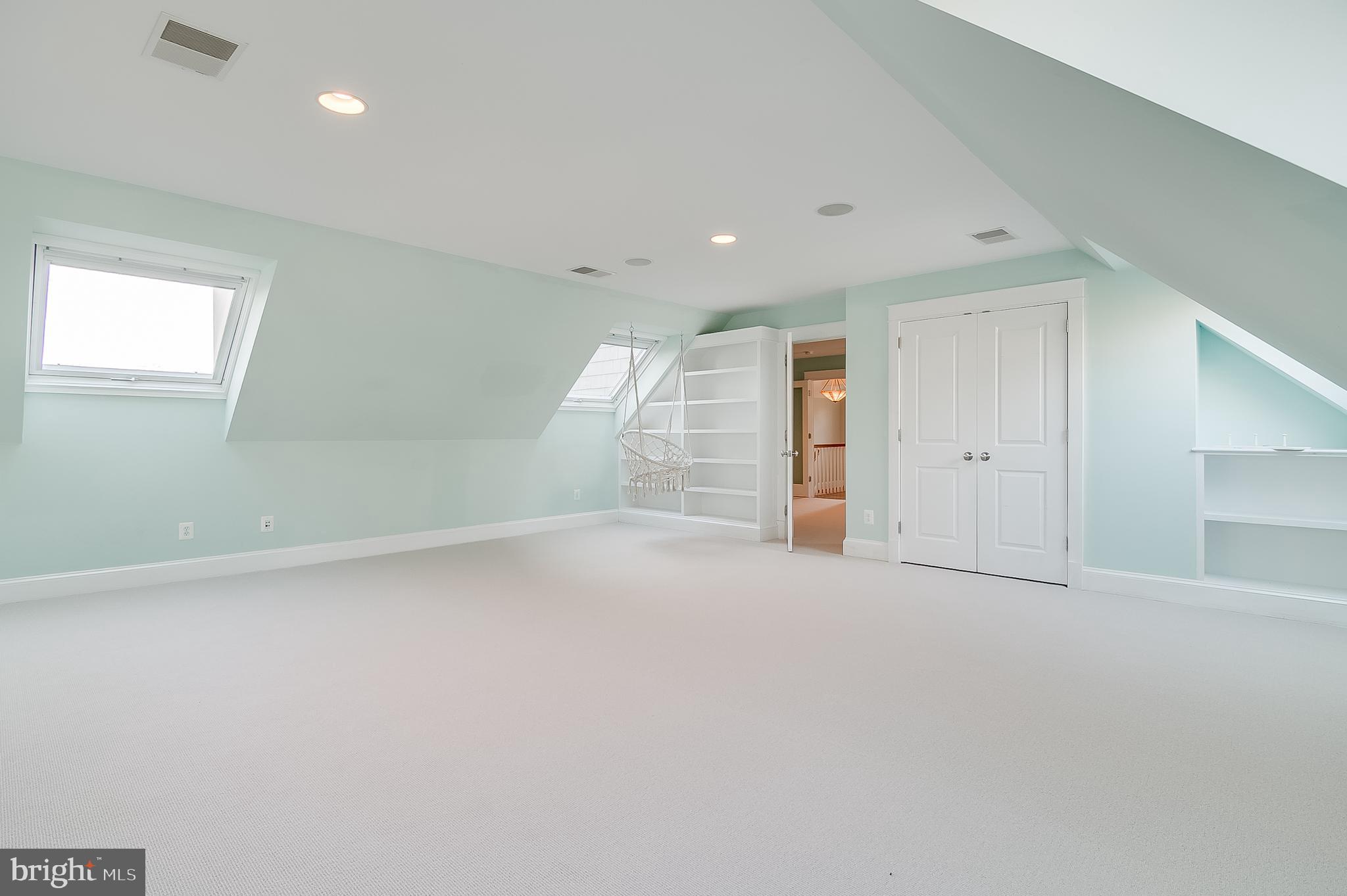 COUNTRY CLUB HILLS - Residential