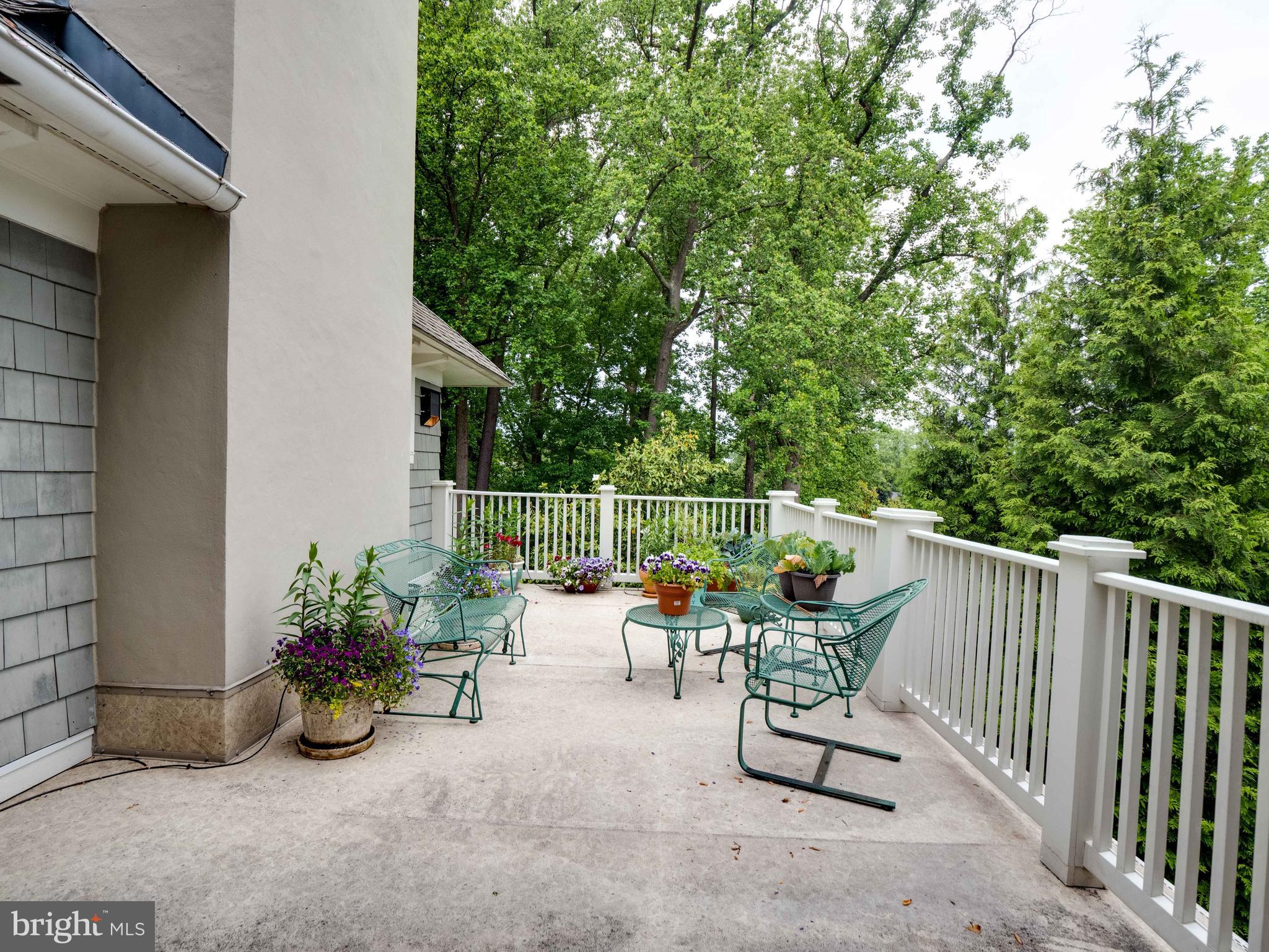 COUNTRY CLUB HILLS - Residential