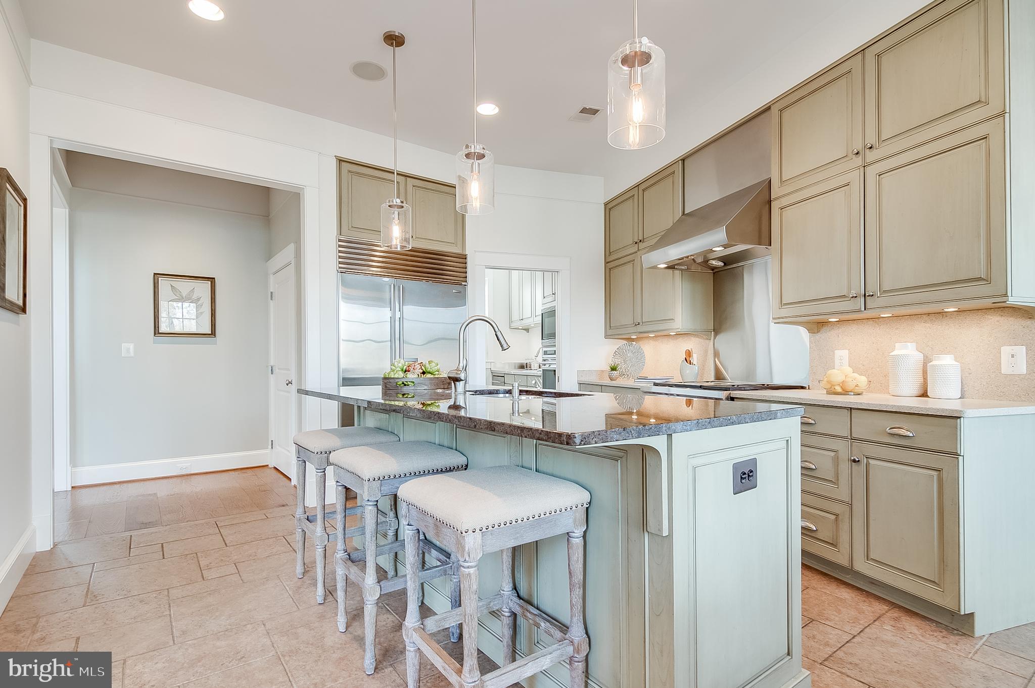 COUNTRY CLUB HILLS - Residential