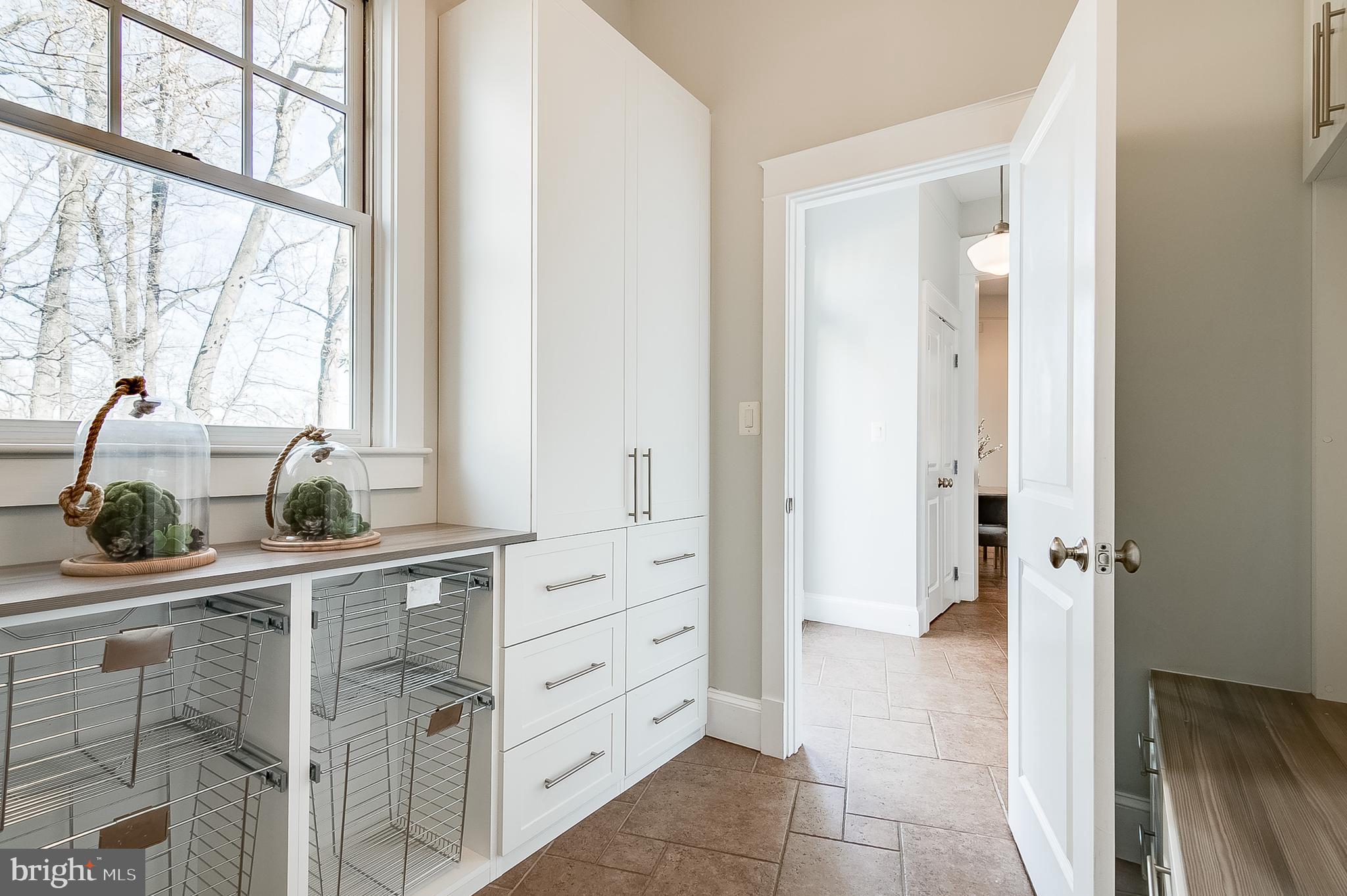 COUNTRY CLUB HILLS - Residential