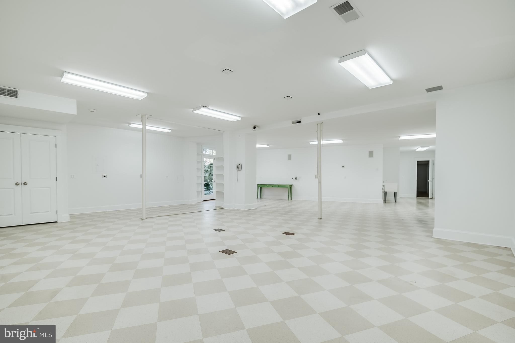 COUNTRY CLUB HILLS - Residential