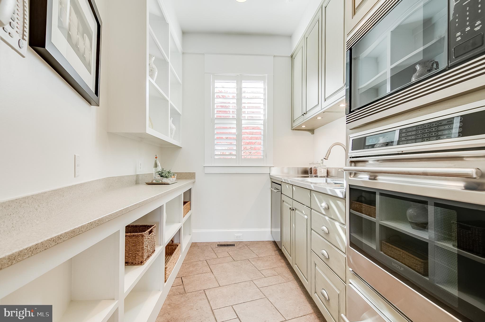 COUNTRY CLUB HILLS - Residential