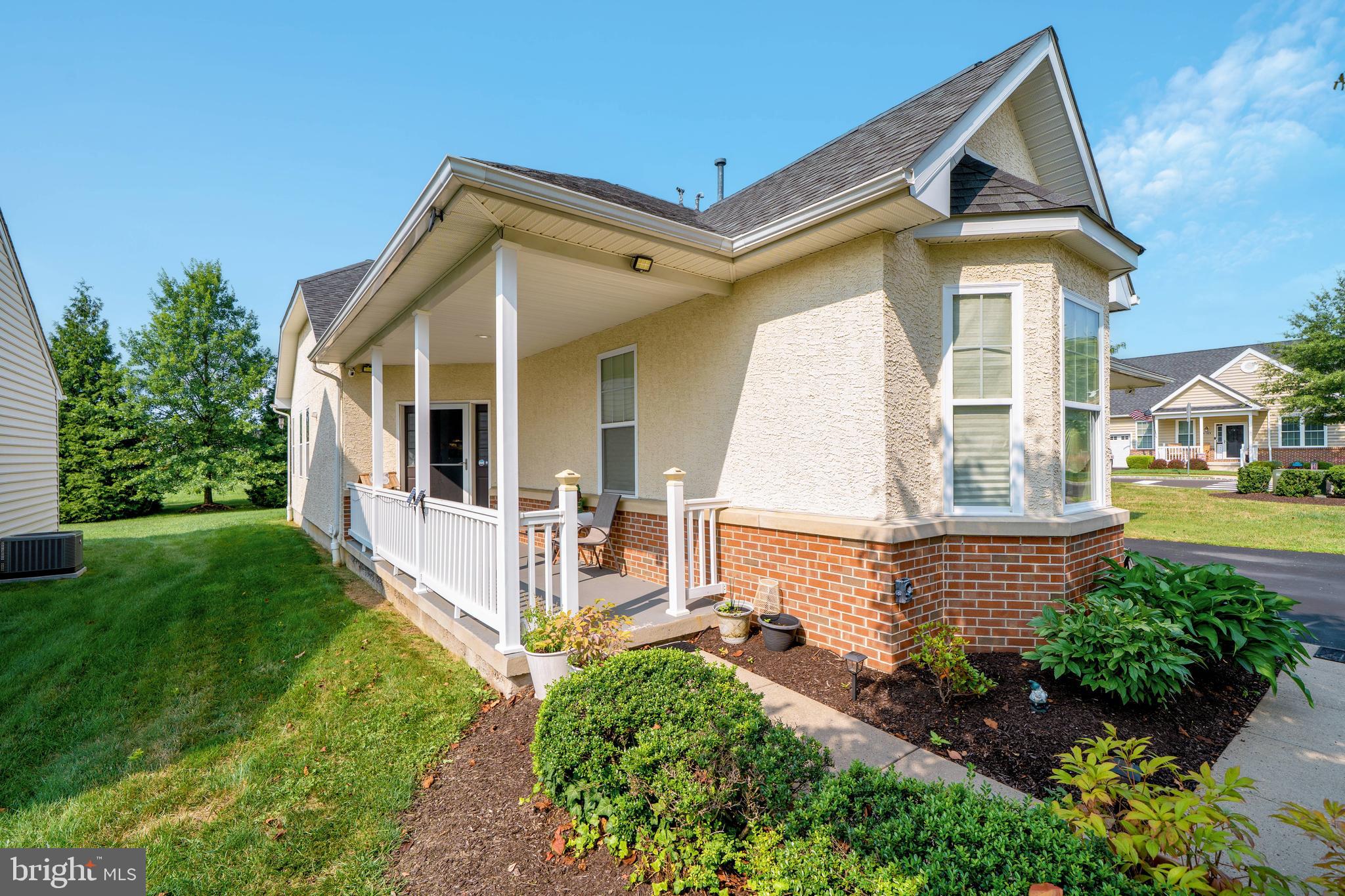 2672 HONEYSUCKLE LANE