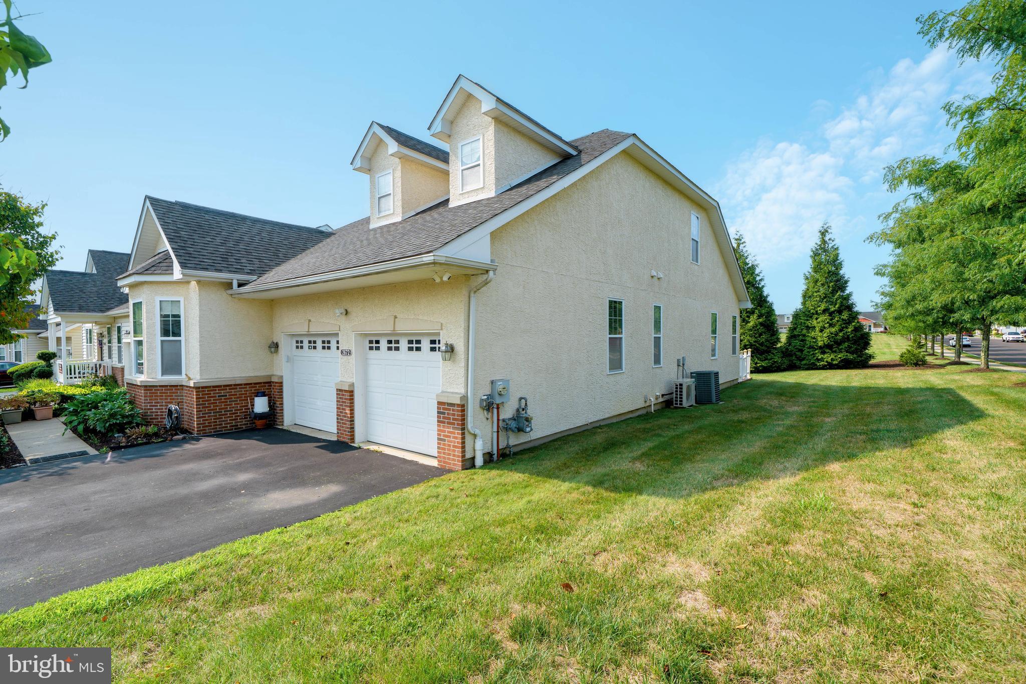 2672 HONEYSUCKLE LANE