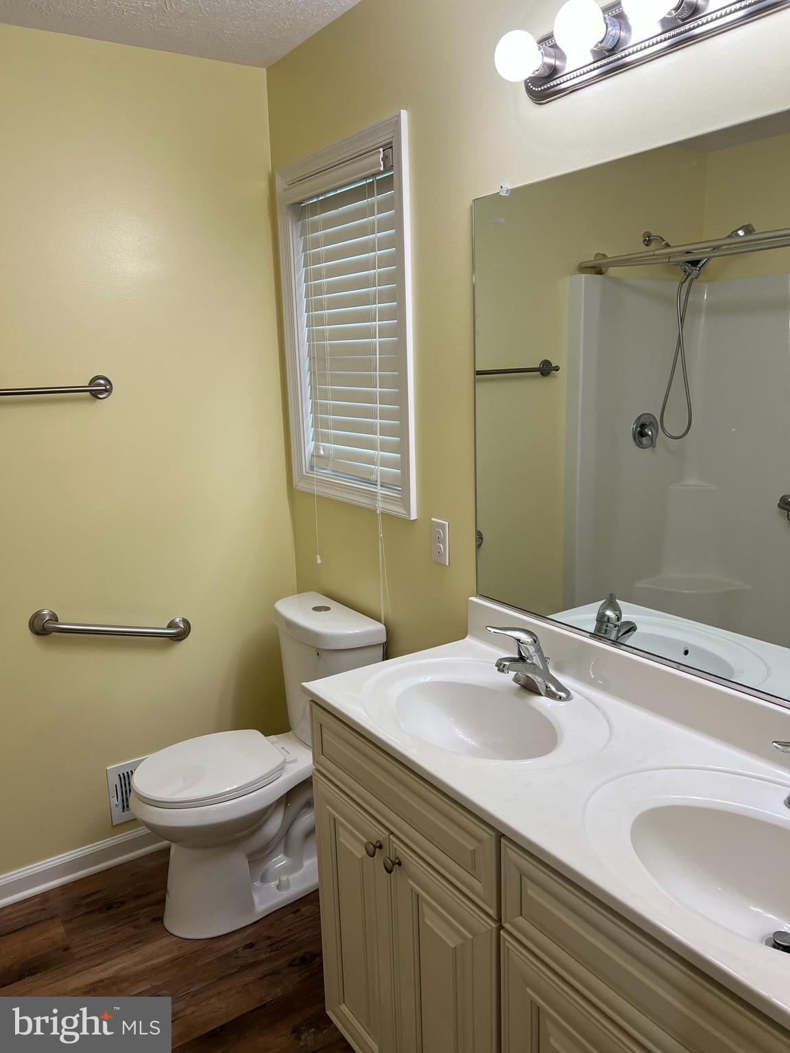 VILLAGE OF WASHINGTON TRAIL - Residential