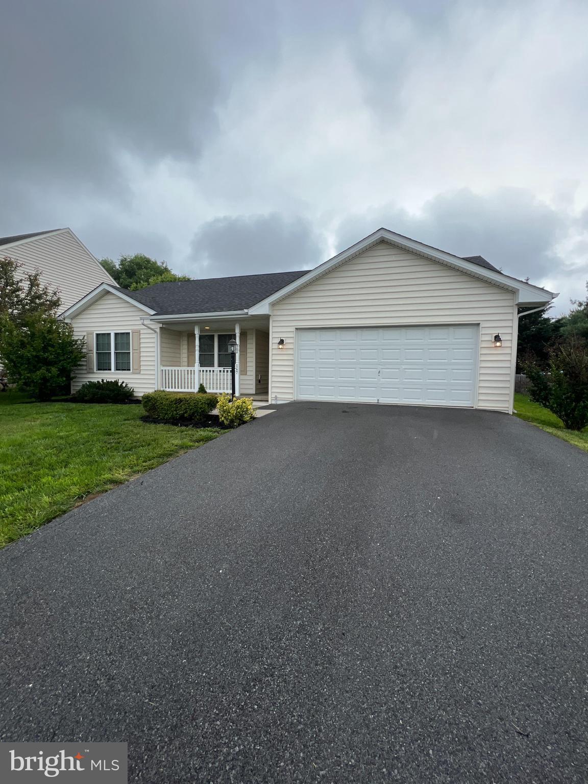 VILLAGE OF WASHINGTON TRAIL - Residential