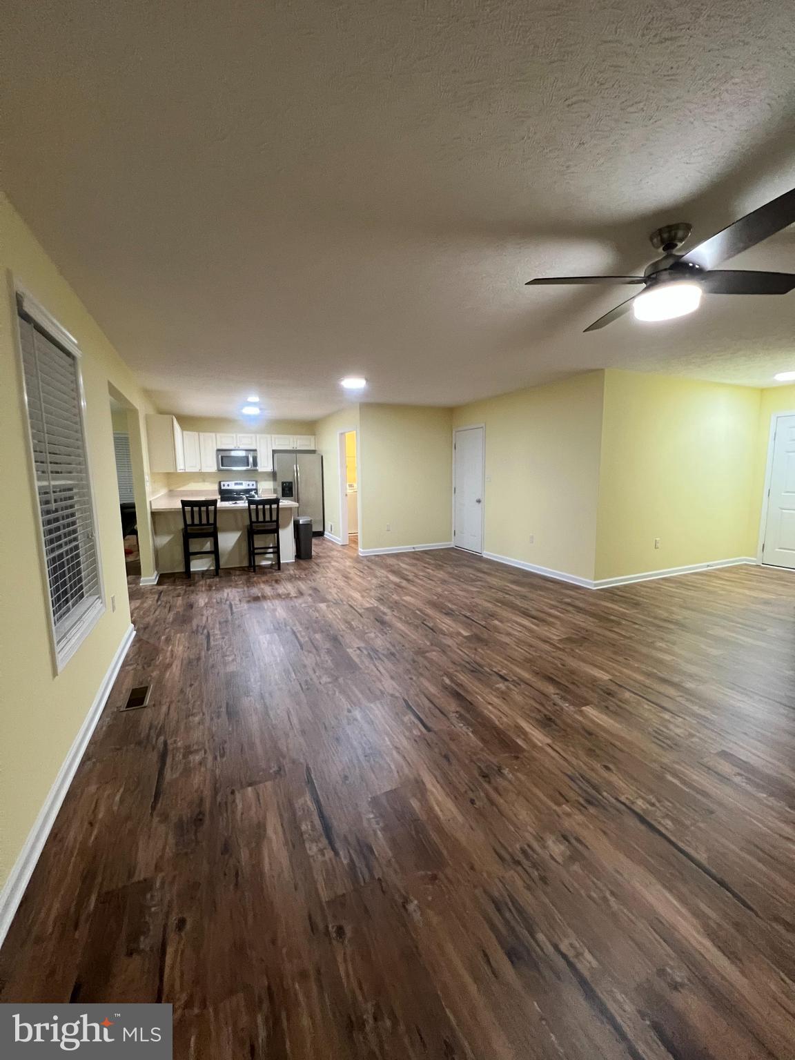 VILLAGE OF WASHINGTON TRAIL - Residential