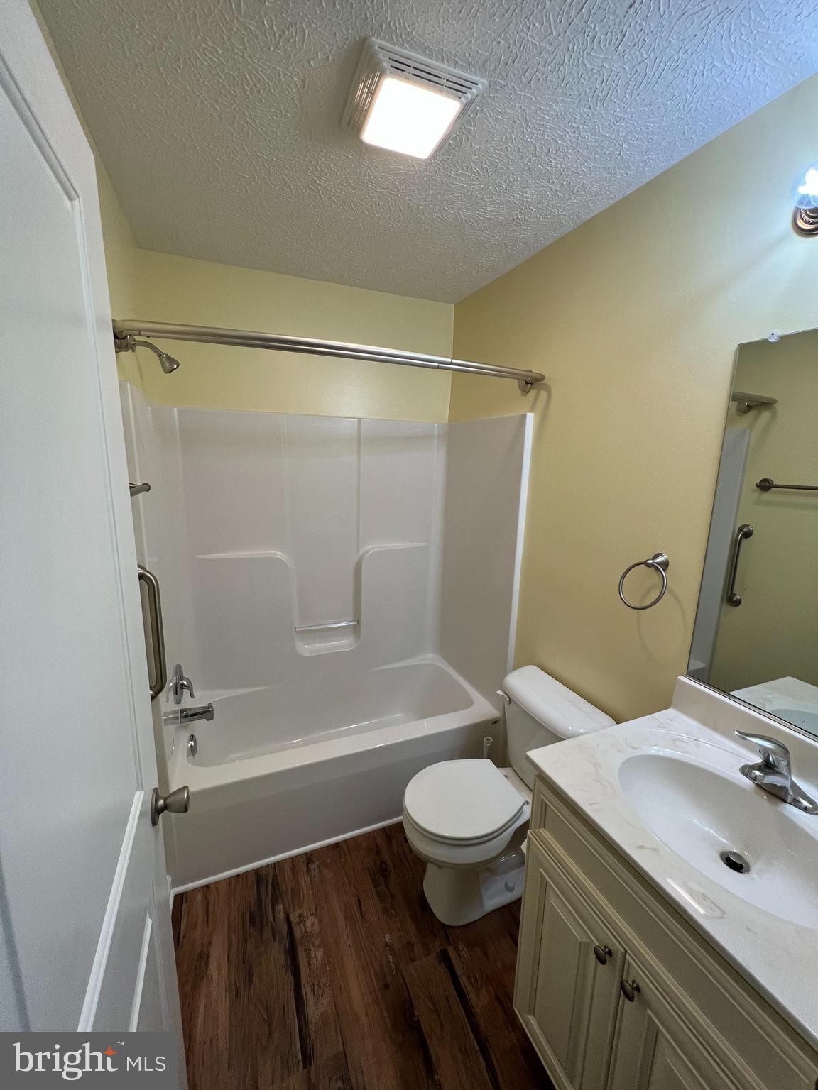 VILLAGE OF WASHINGTON TRAIL - Residential