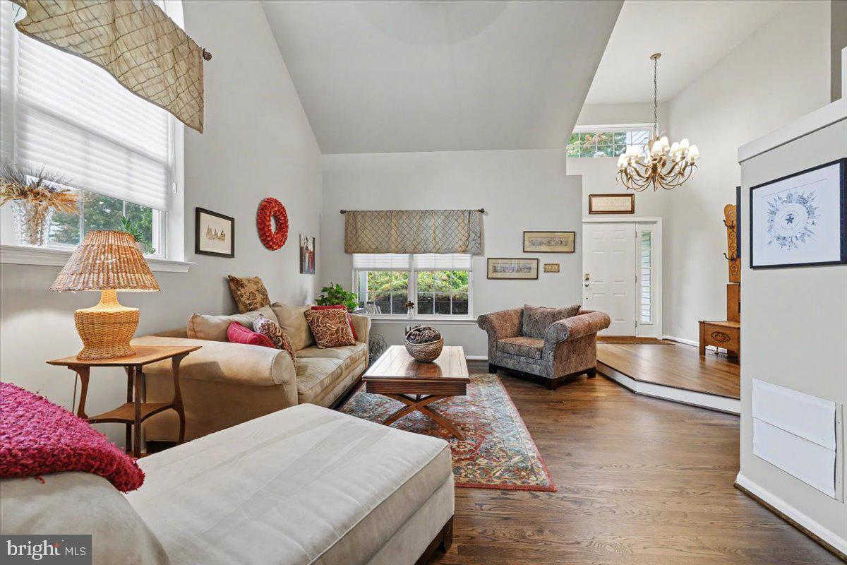 212 SOMERSET CIRCLE
