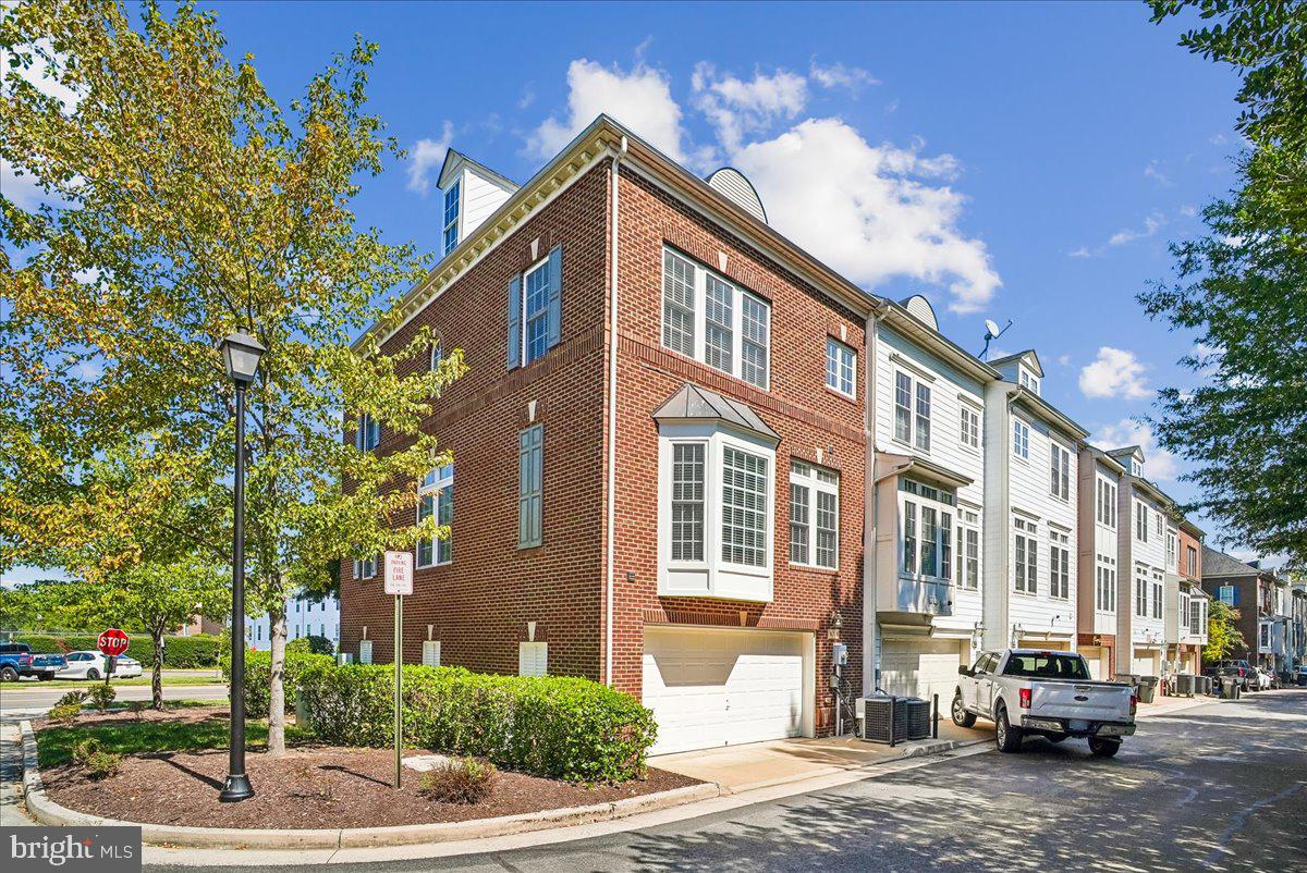 848 W GLEBE ROAD