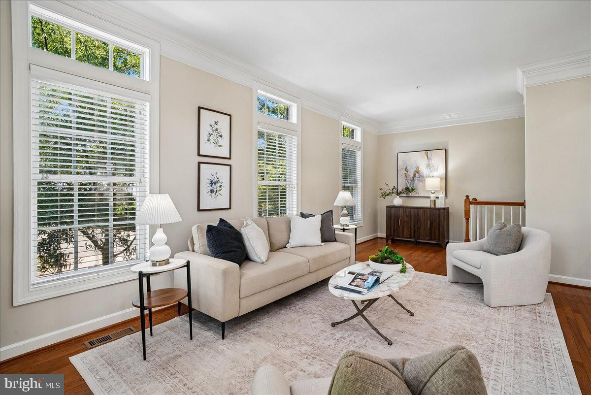 848 W GLEBE ROAD