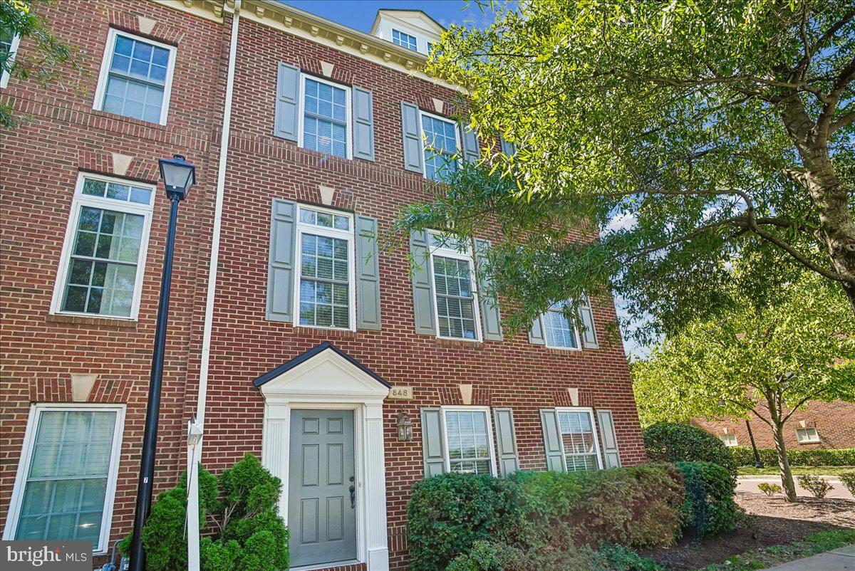 848 W GLEBE ROAD
