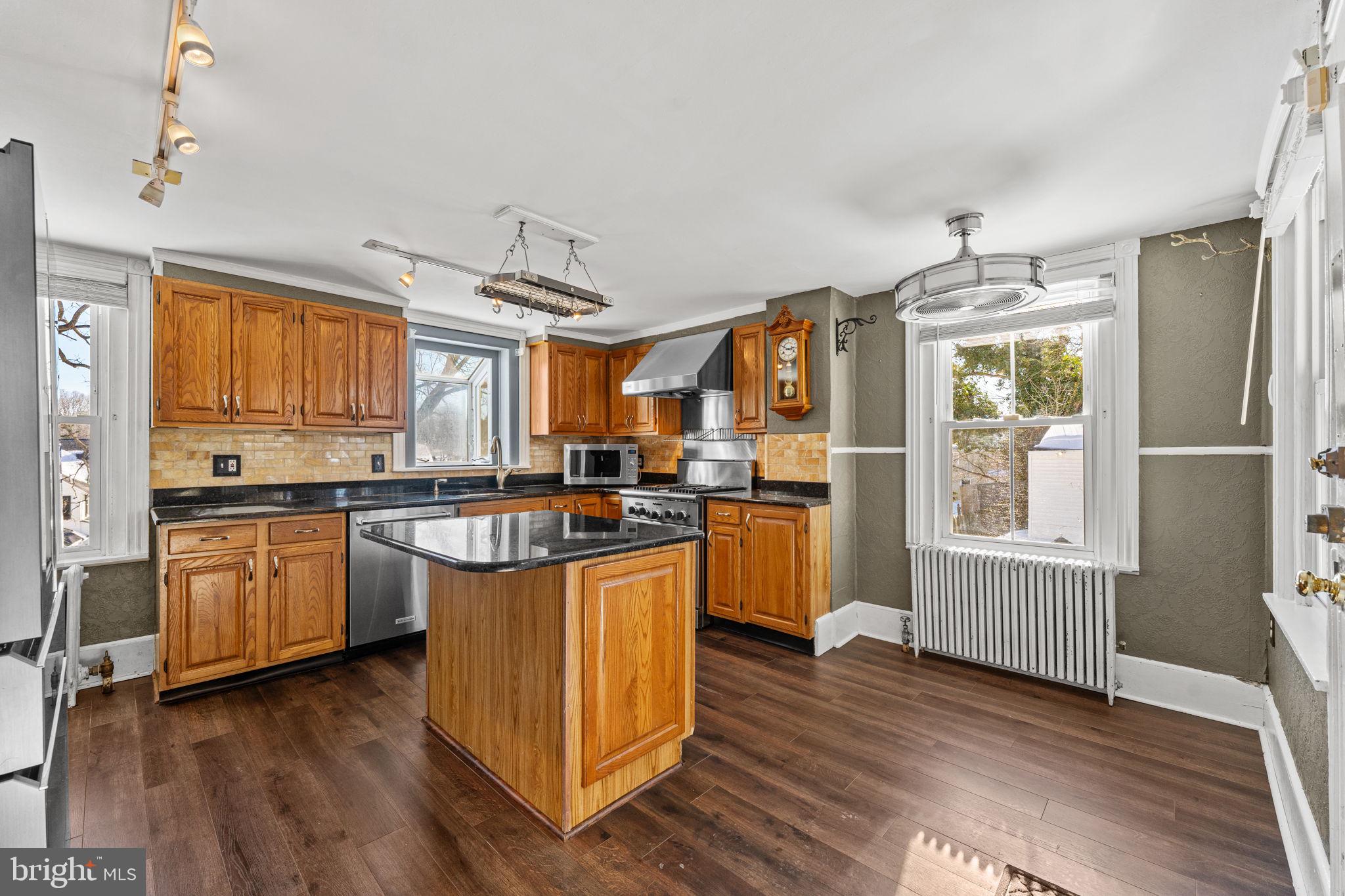 LAFAYETTE HILL - Residential