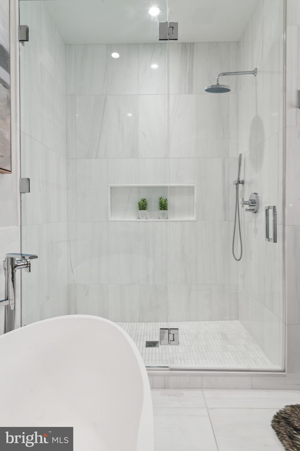 AVENUE OF THE ARTS - Residential