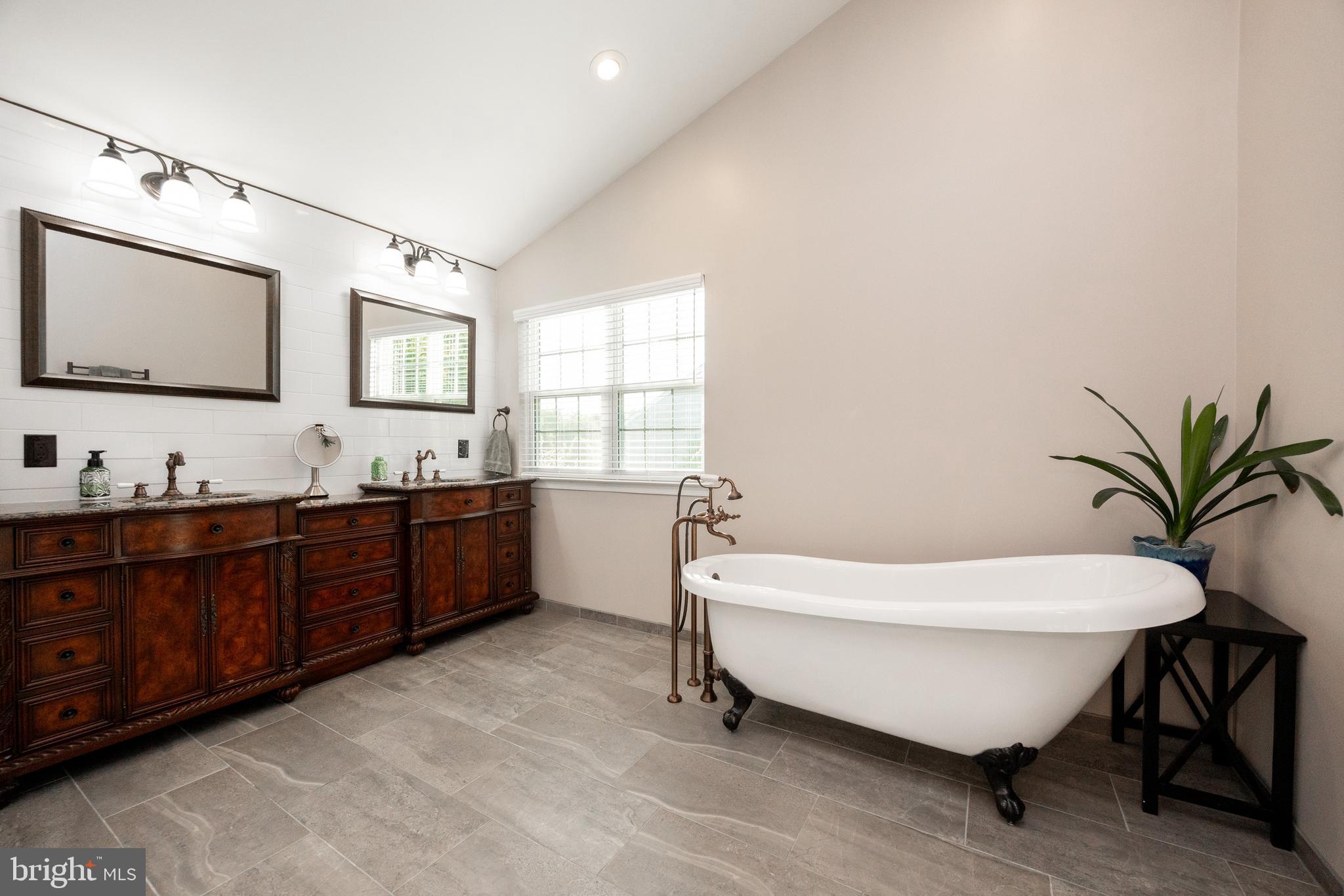 COVENTRY LAKE ESTS - Residential