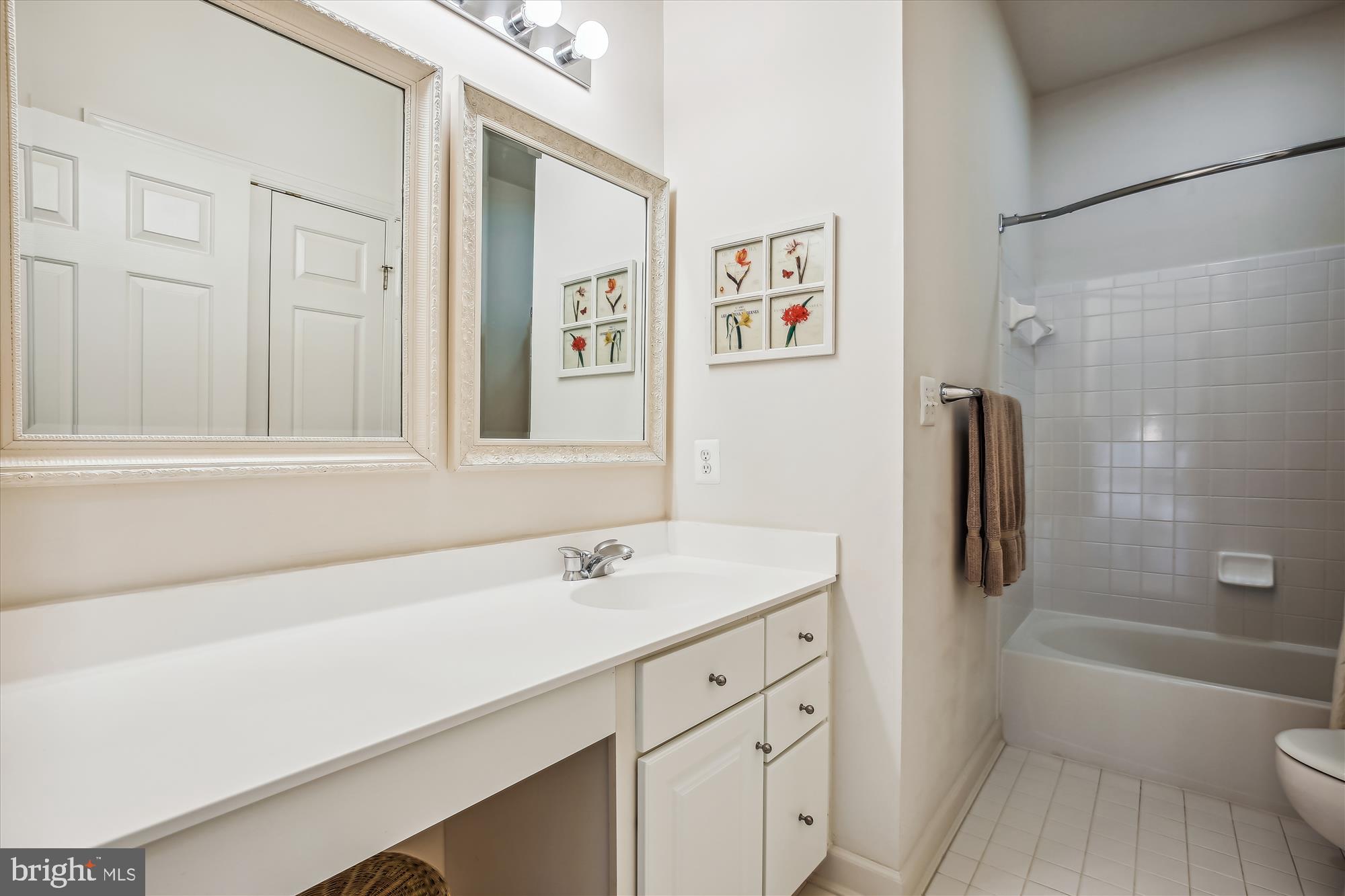 LAKELANDS - Residential