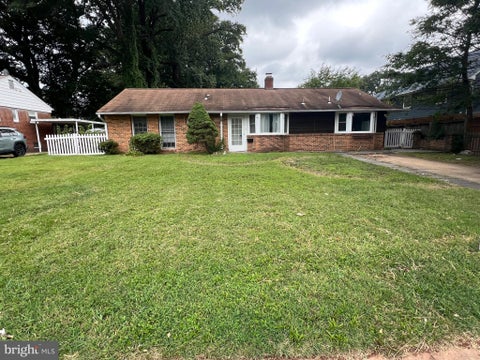 Photo of 5818 Gloucester Avenue, SPRINGFIELD, VA 22150 (MLS # VAFX2337906)