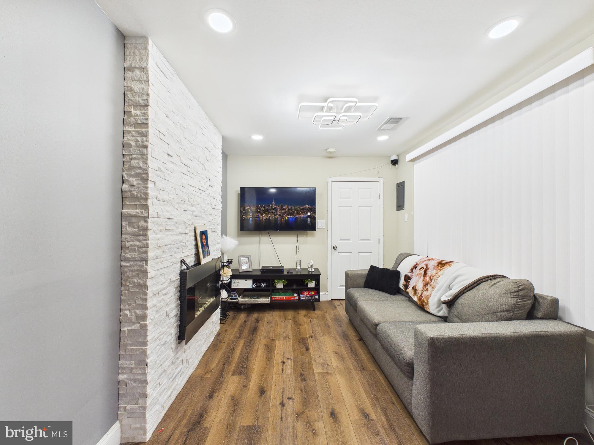 SWAN MEADOWS - Residential