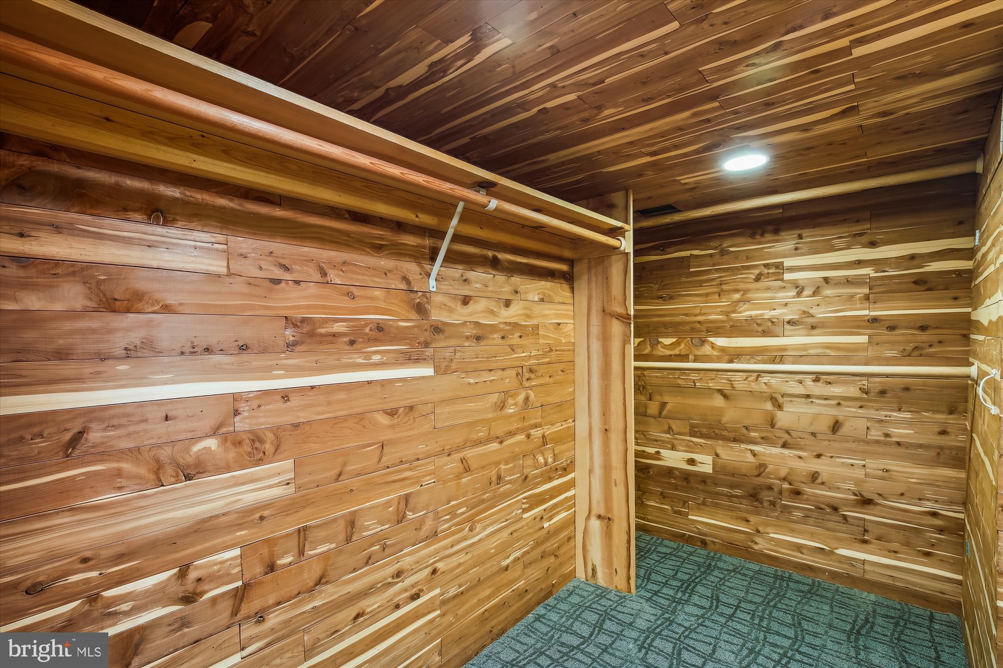 BELLEVUE FOREST - Residential