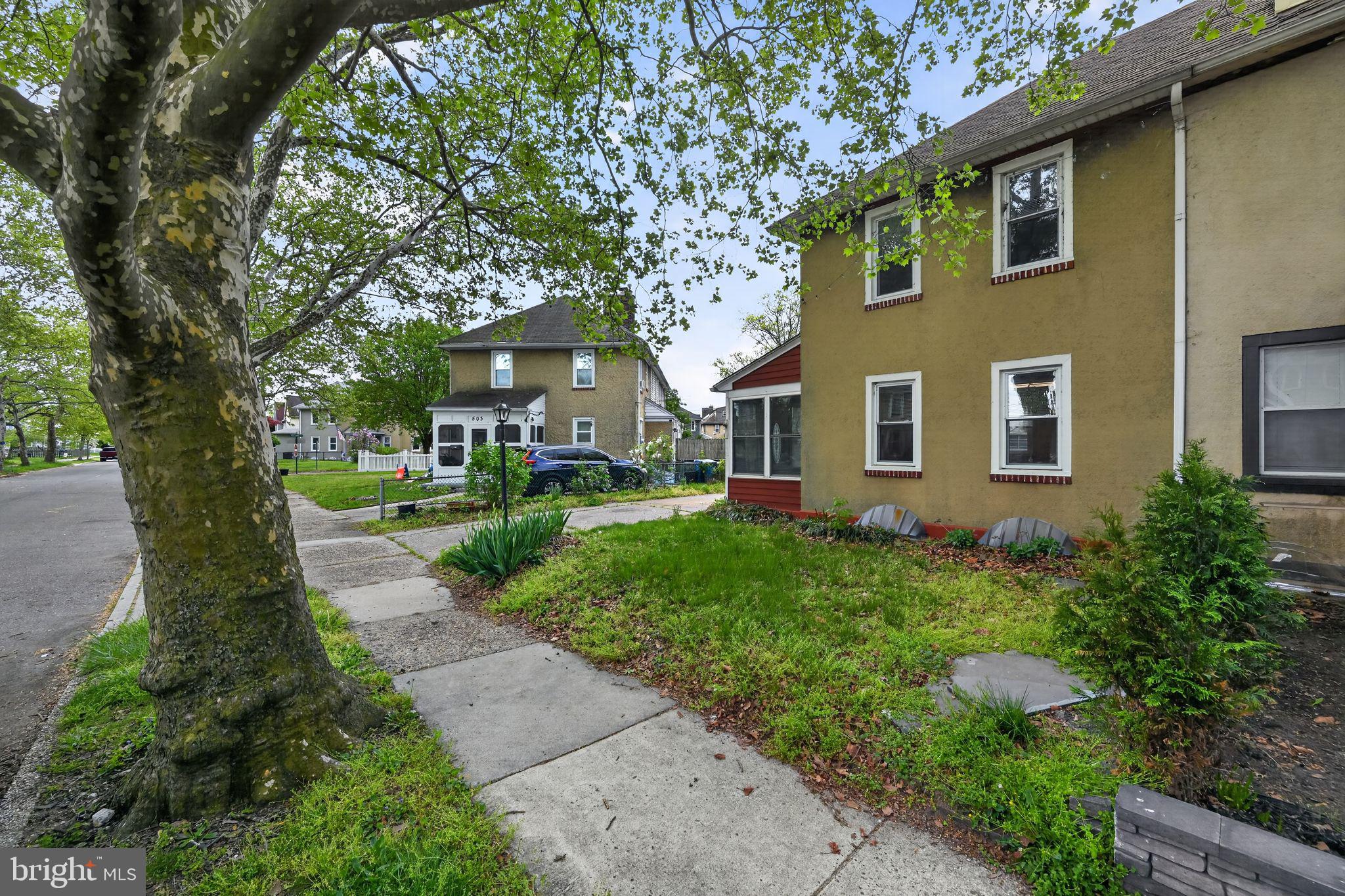 505 PARIS AVENUE