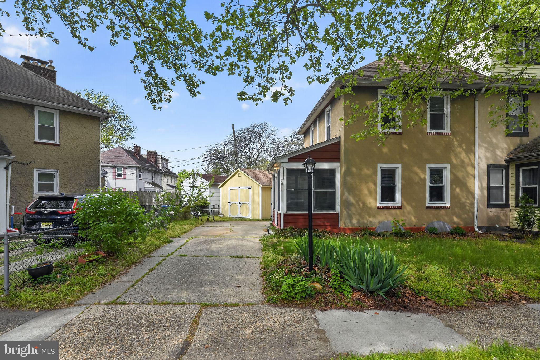 505 PARIS AVENUE