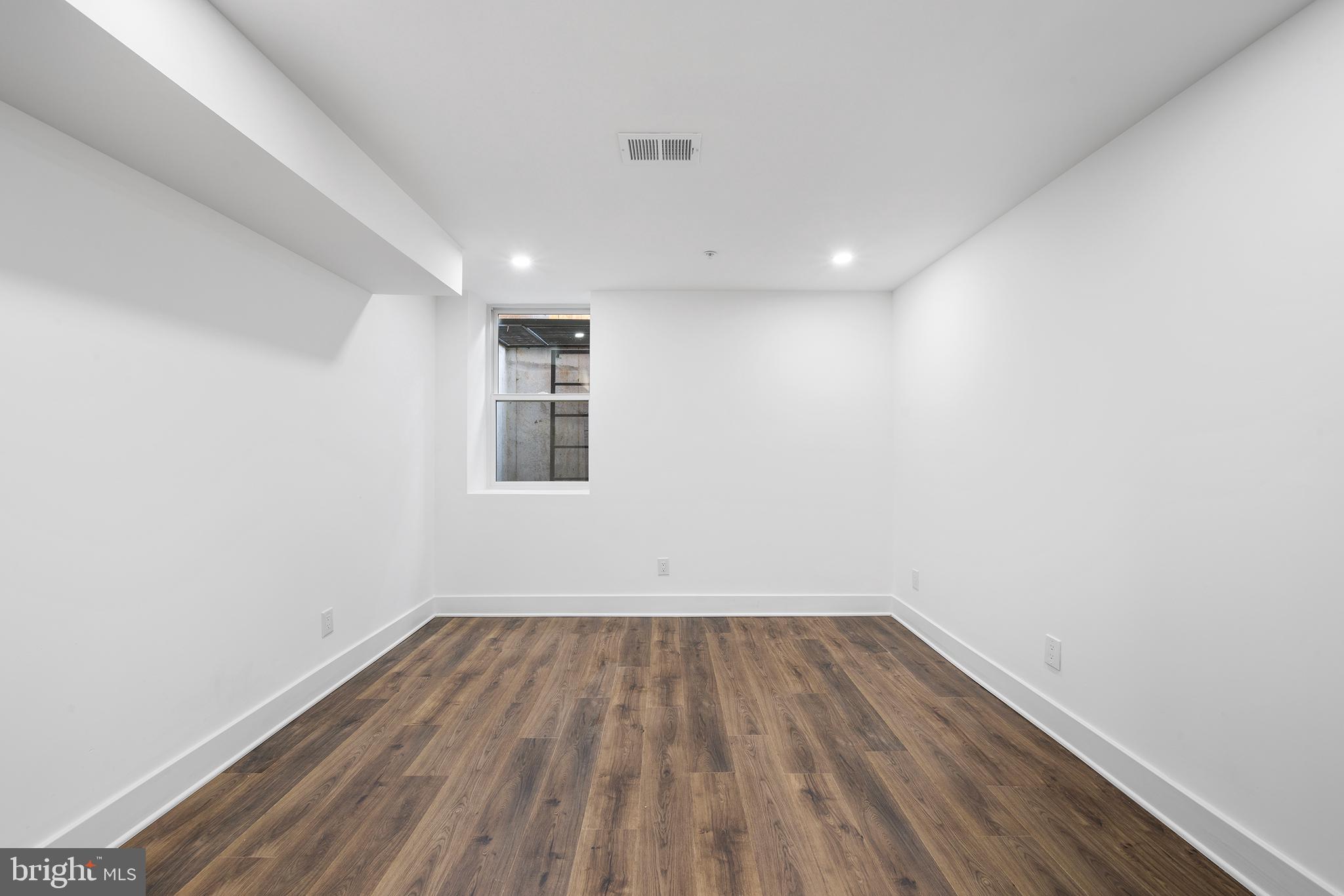 DICKINSON NARROWS - Residential