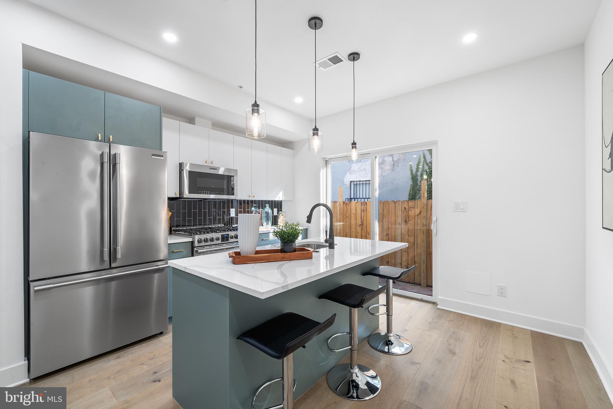 DICKINSON NARROWS - Residential