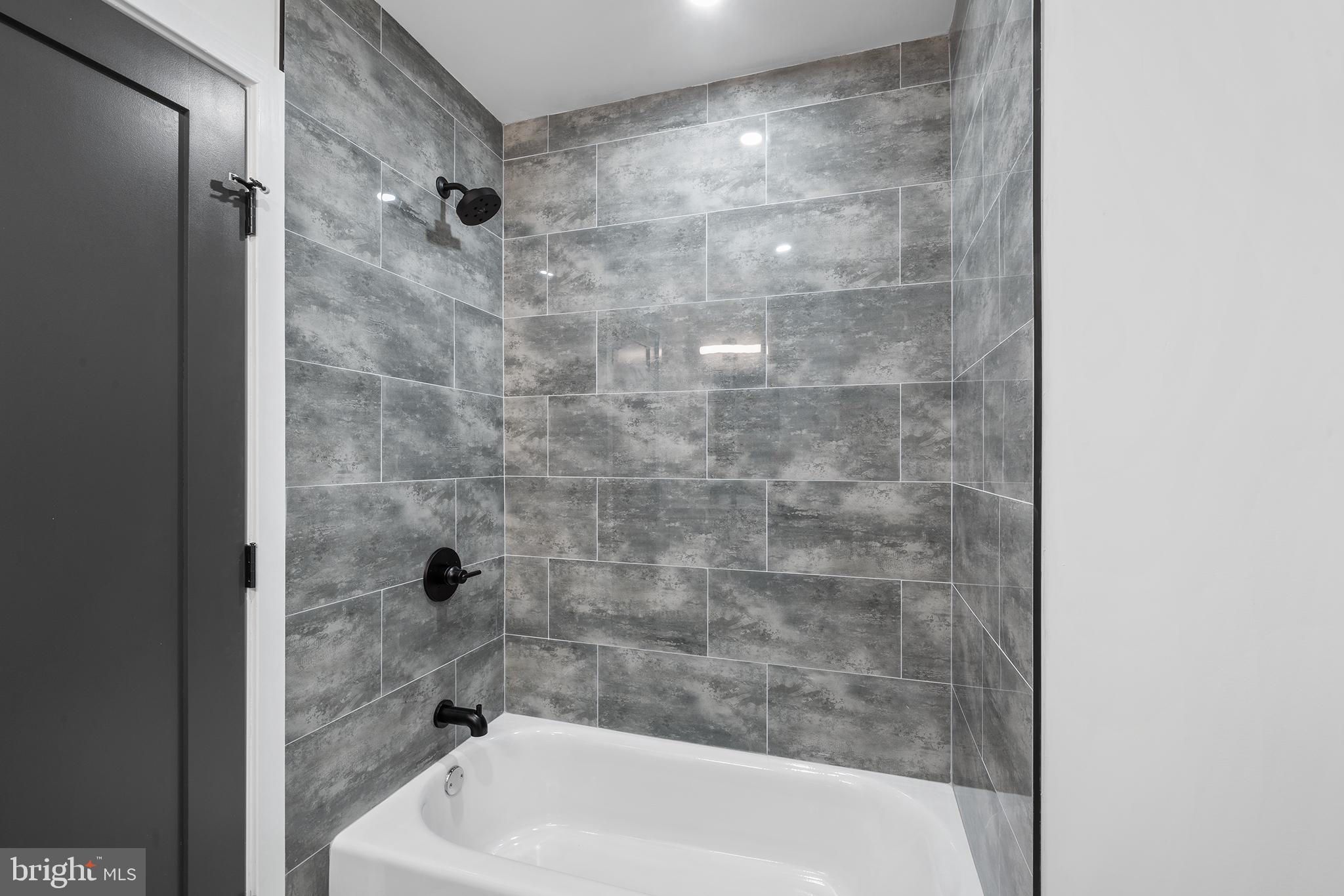 DICKINSON NARROWS - Residential